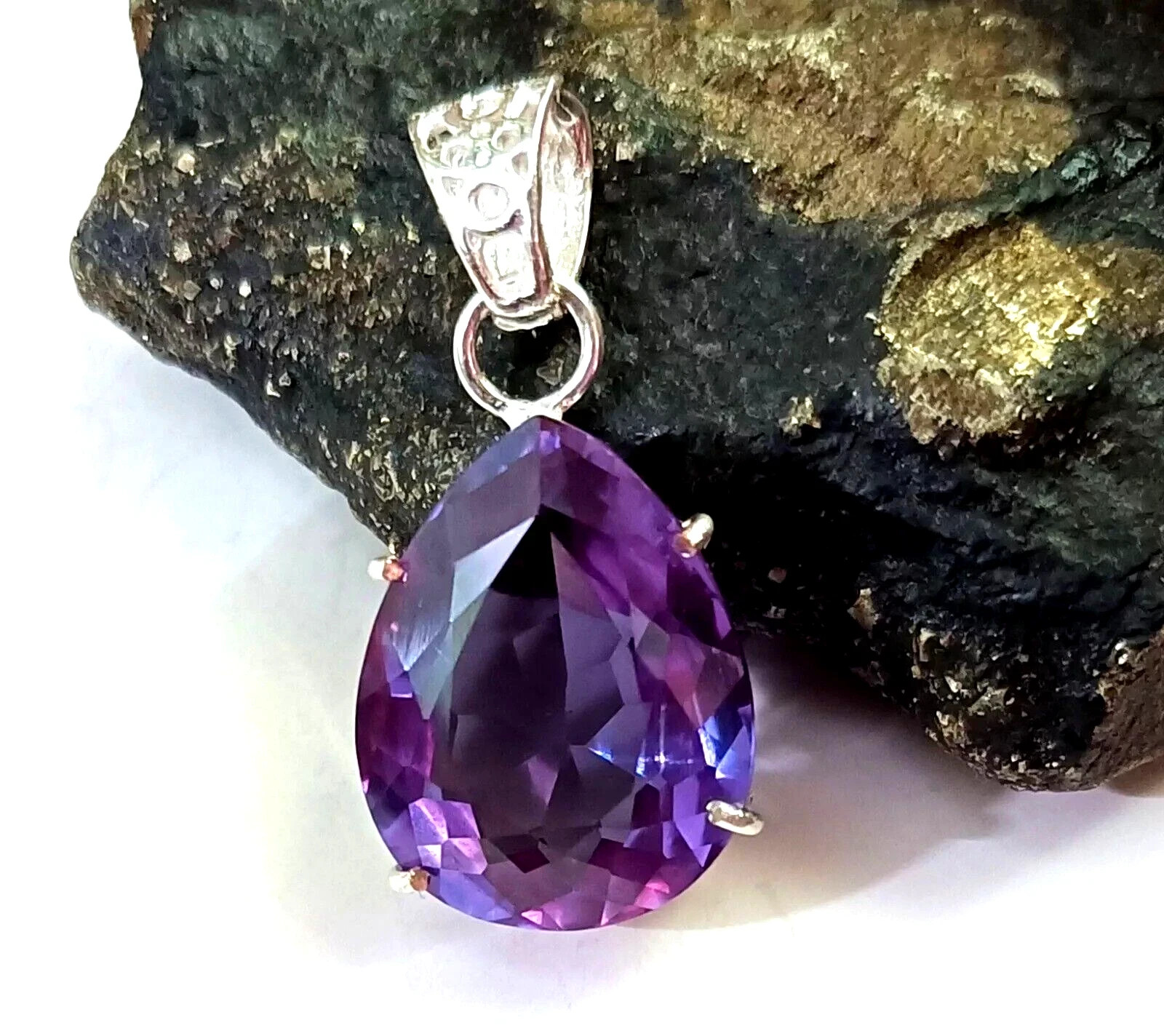 Natural 28.55 CT Color Change Alexandrite Certified Gemstone Pendant 925 Silver