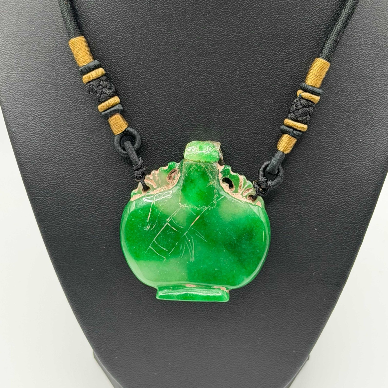 Vtg Chinese Green Jade Snuff Bottle Pendant Silk Cord Necklace (AHB)