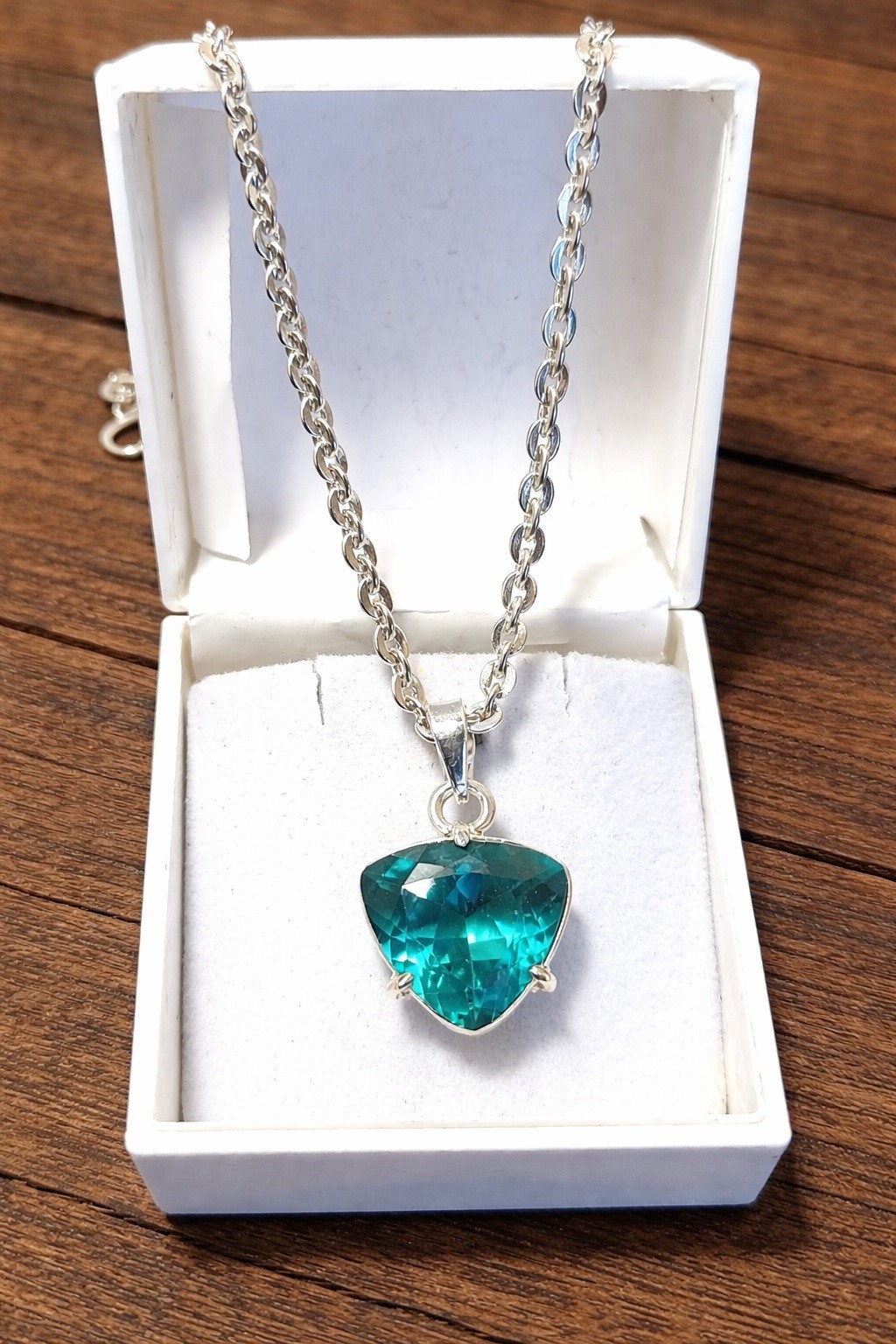 Natural Certified 25 Ct Green Sapphire Loose Gemstone 925 Solid Silver Pendant