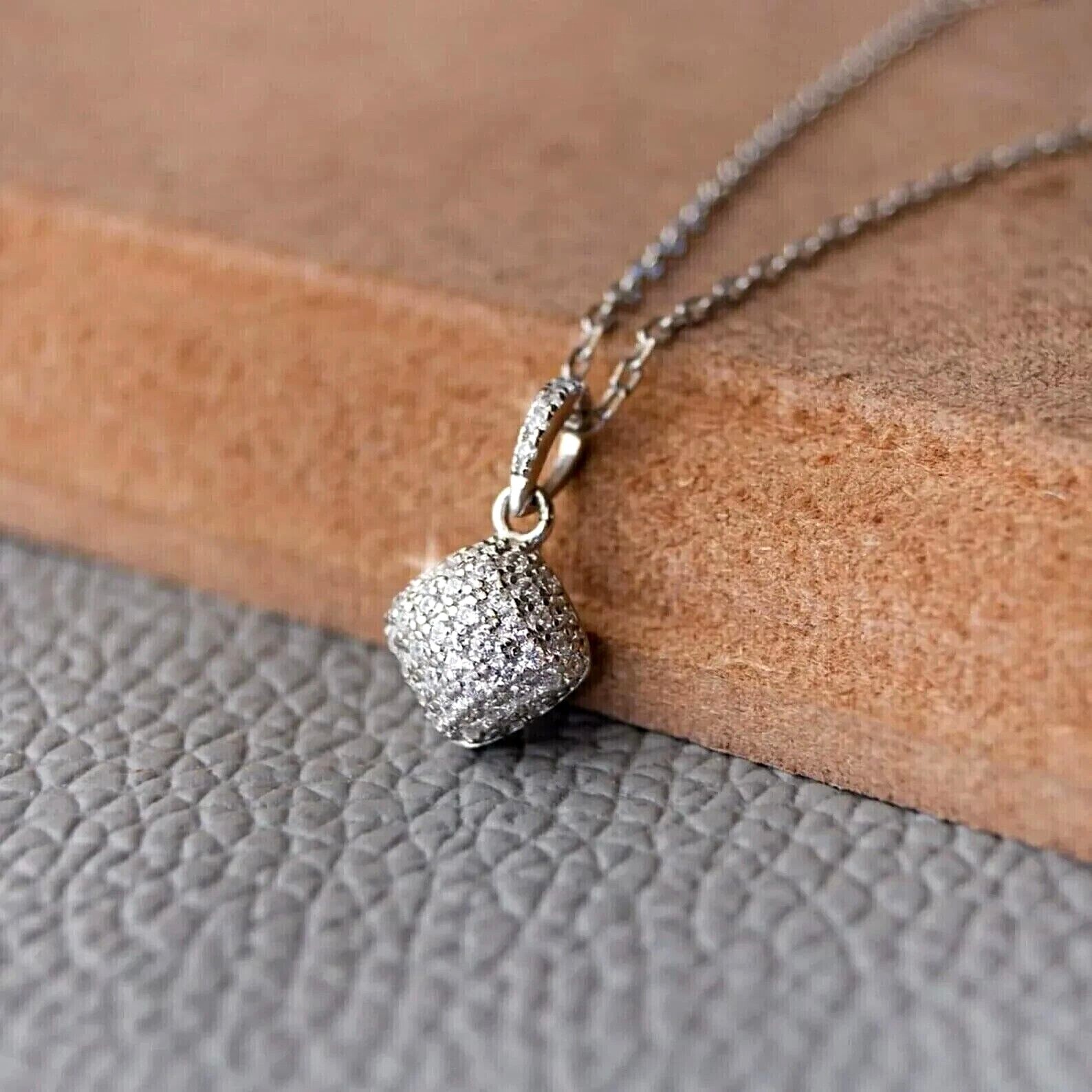 Round Cut Simulated Diamond Women’s Stunning Pendant In 14k White Gold Plated