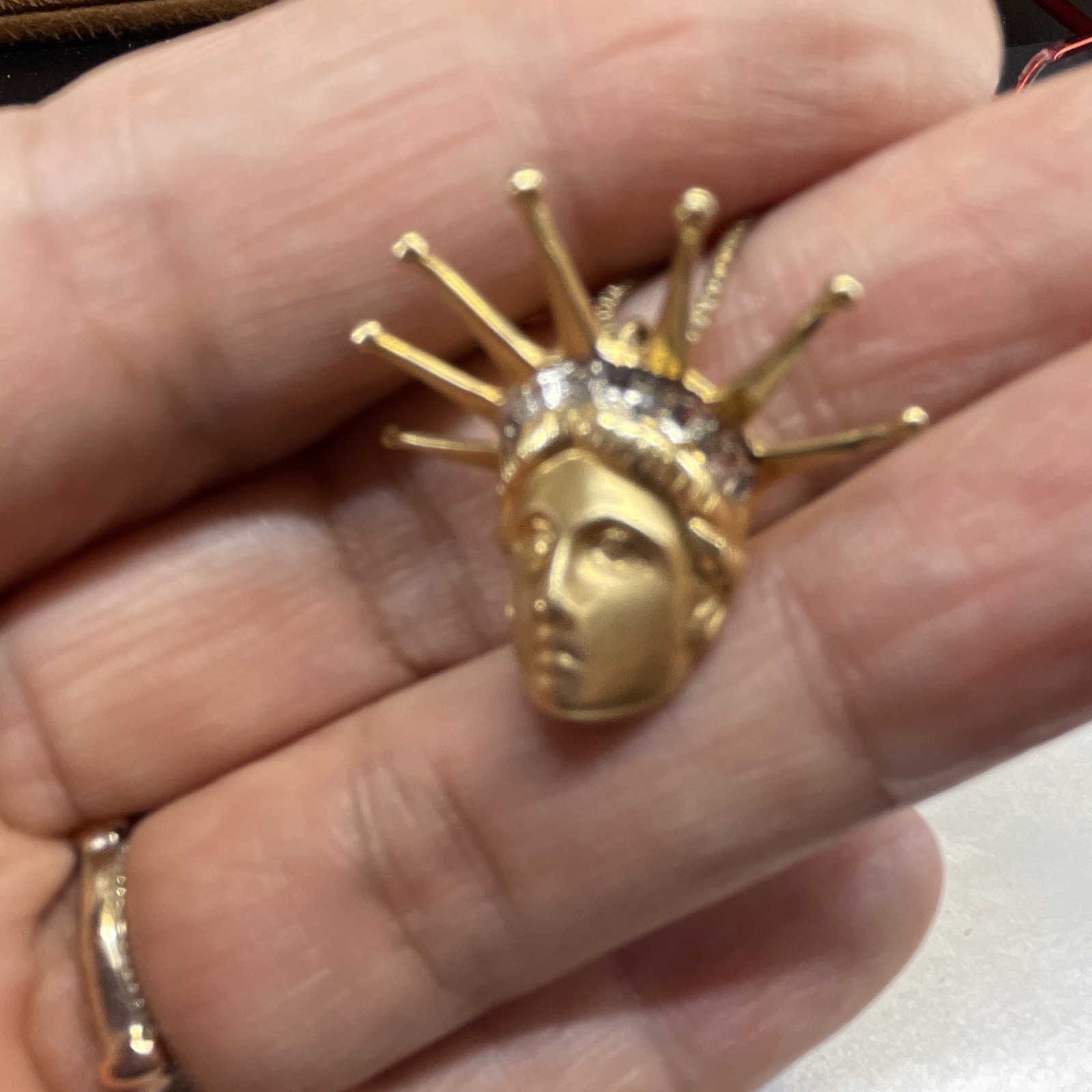 Gold Tone Statue of Liberty Head Charm Pendant Necklace, Box Chain, Rhinestone