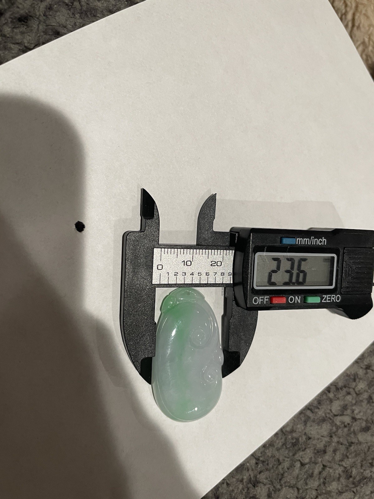 Jade real grade A -Ruyi pendant Drifting Green ( 糯化 如意） 丝绿