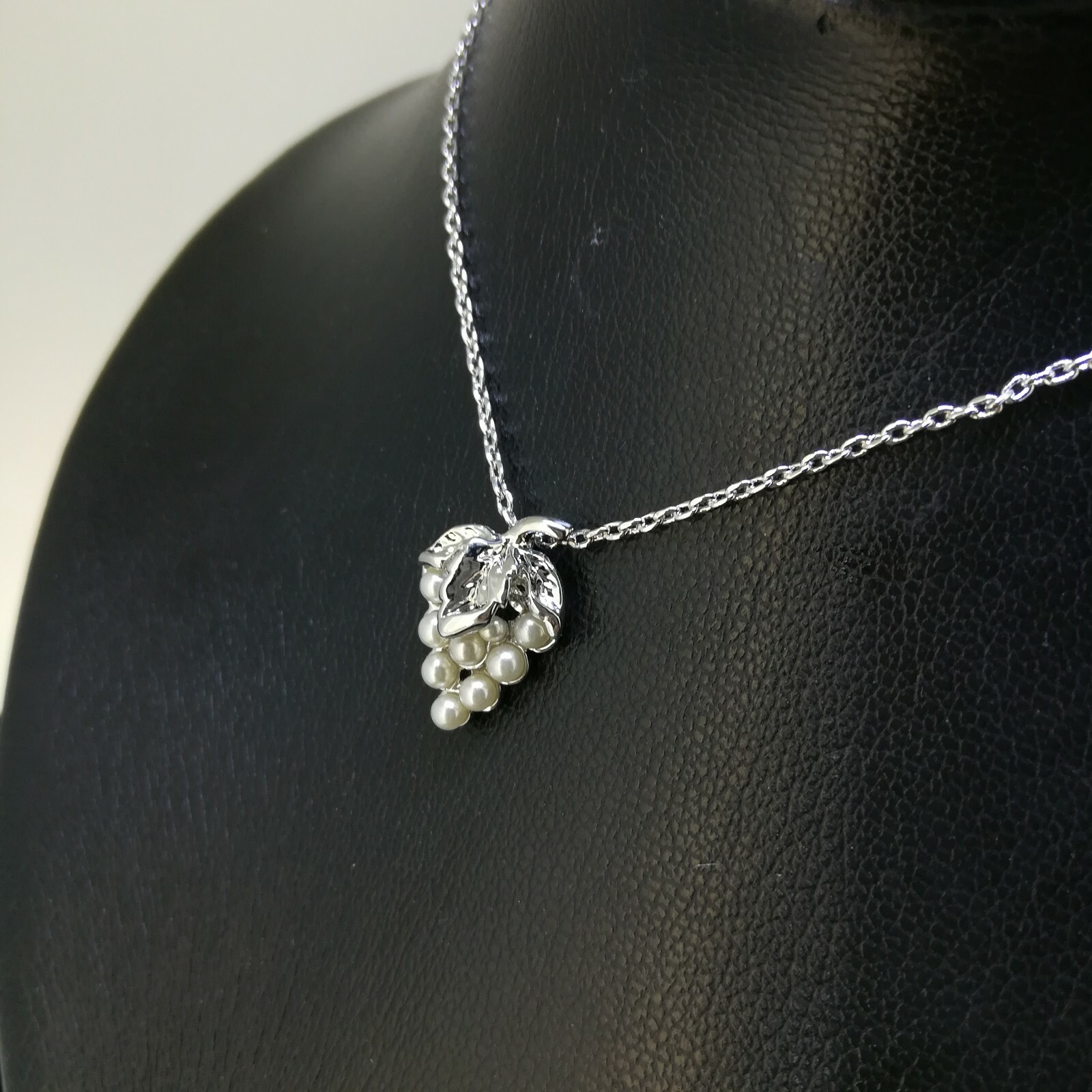 18k White Gold Filled GF Crystal Pearl Grape Pendant Necklace N-A832 Woman Gift