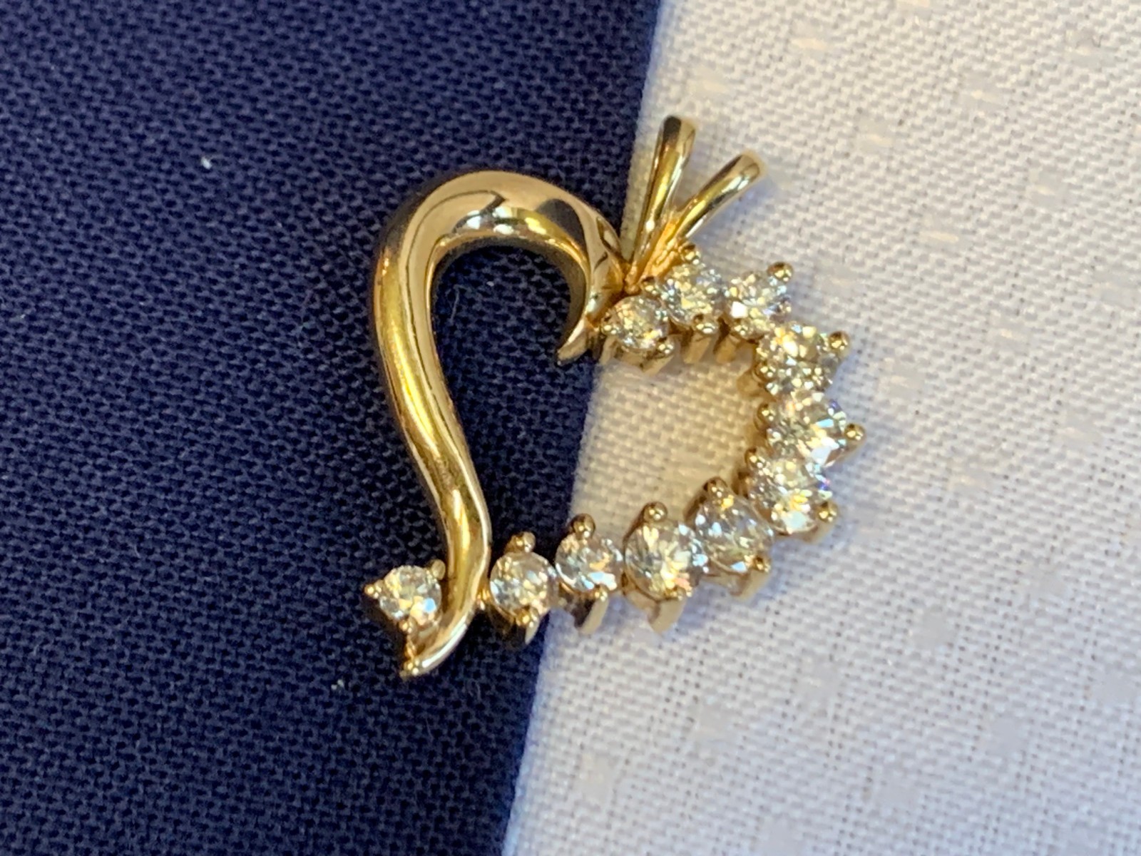 10K Yellow Gold Heart Pendant 1.87g Fine Jewelry Cubic Zirconia Charm *READ*