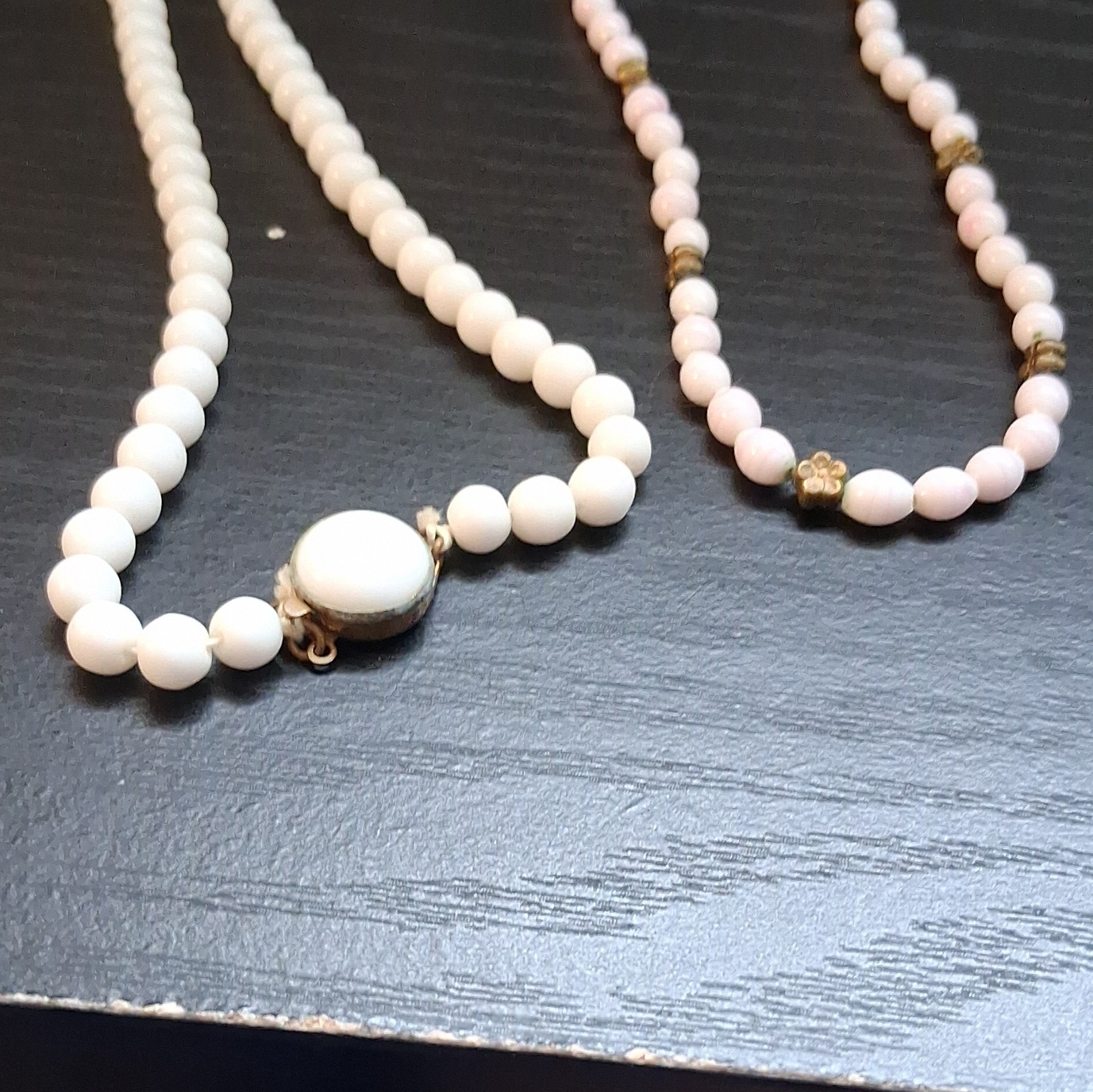 White Glass Ball/Bead Beaded Necklace Round Clasp No Stone Undated