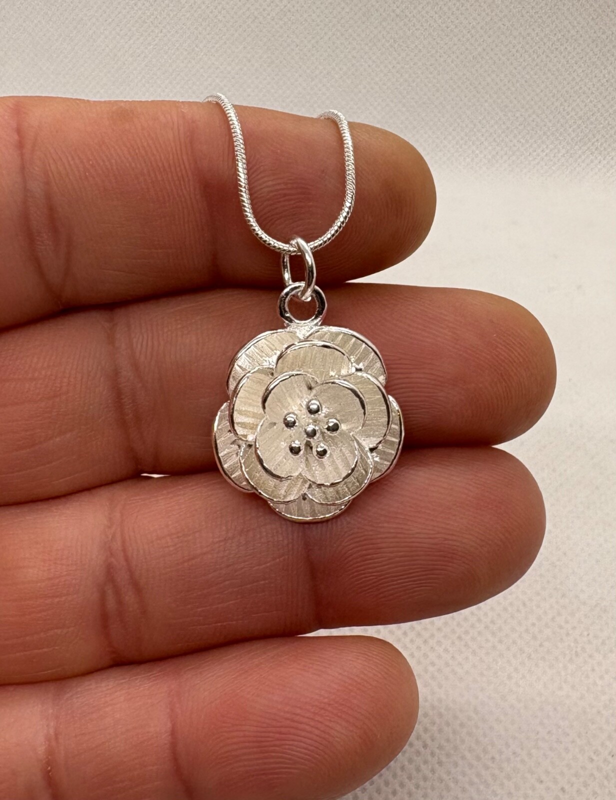 Rose flower necklace pendant 925 sterling silver plated 22″ chain