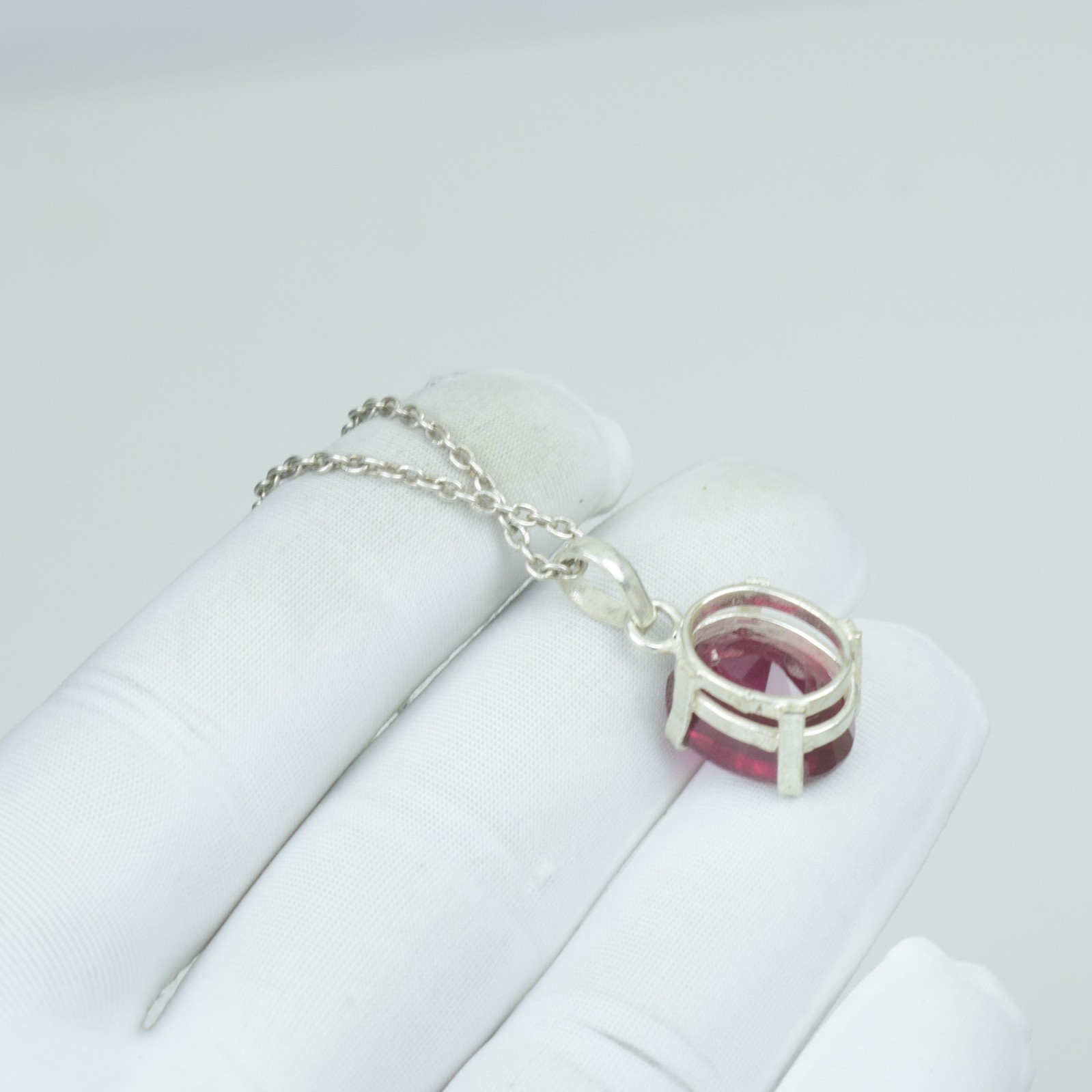 Oval Shape Beauty 925 Sterling Silver Red Ruby Marvelous Necklace 26Cts,
