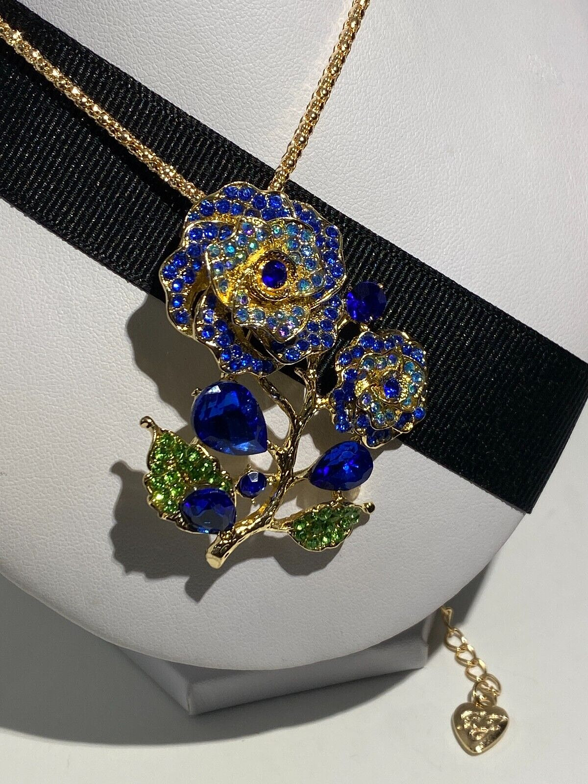 BETSEY JOHNSON TWO ROSES & BUDS MULTI COLOR BLUE & GREEN CRYSTALS PIN PENDANT