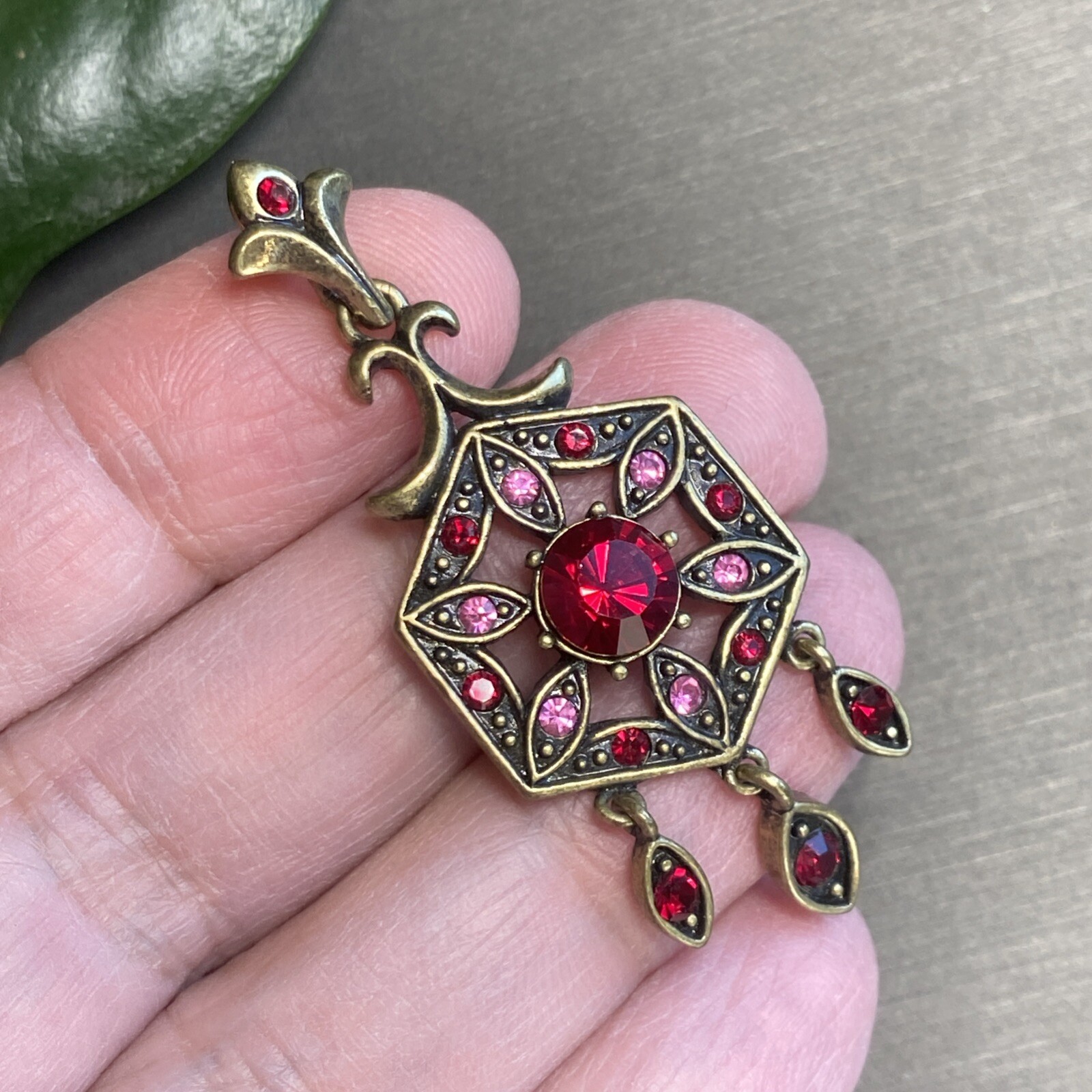 Vintage Pendant Estate Jewelry Pre-Owned Fleur-De-Lis Pink Art Glass Bronze