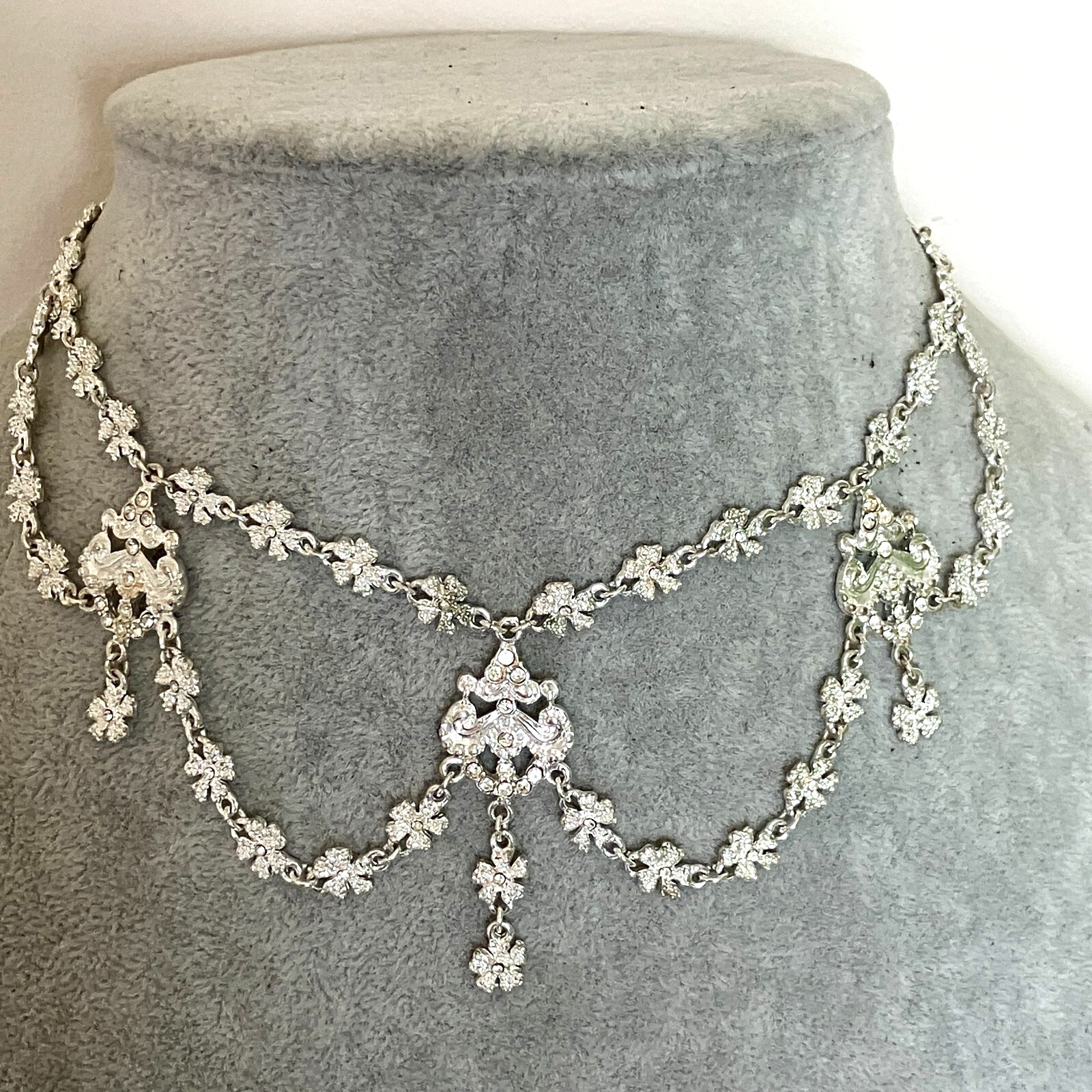 Bridal Victorian style necklace 46cm silver tone metal sparkly costume jewellery