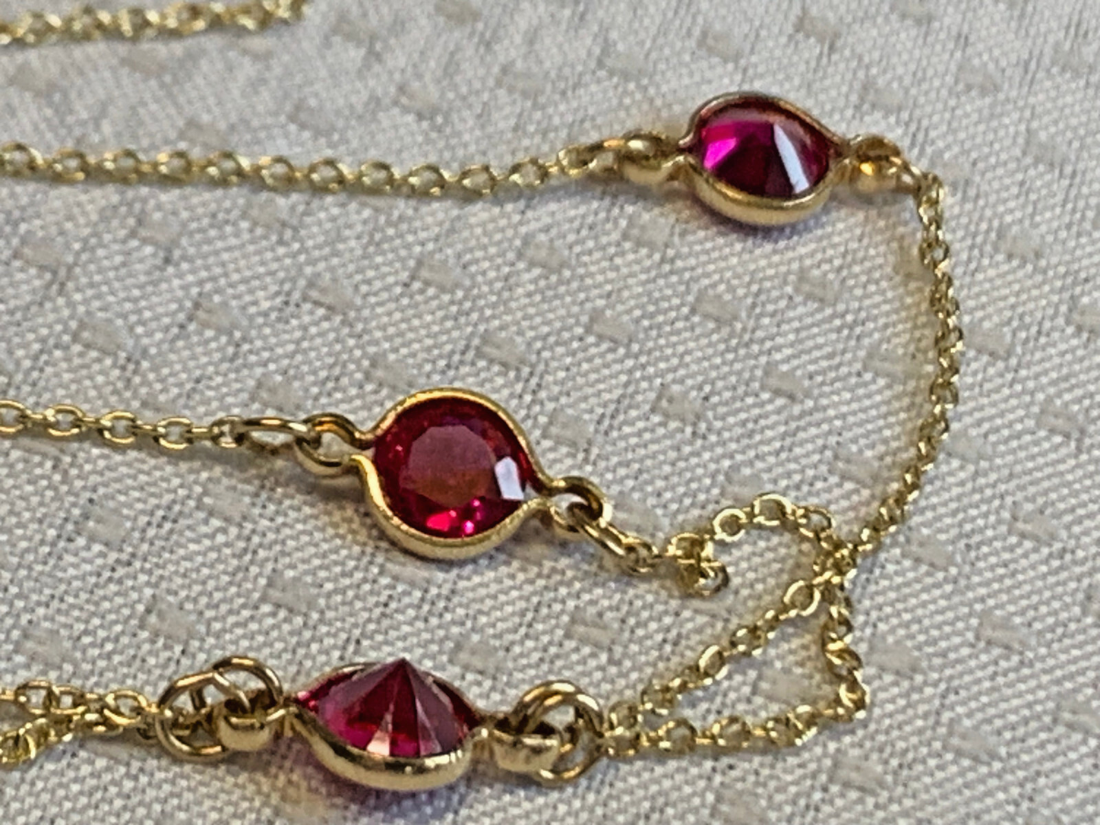 10K Yellow Gold Necklace 2.74g Fine Jewelry 17″ Ruby Color Stones *READ*