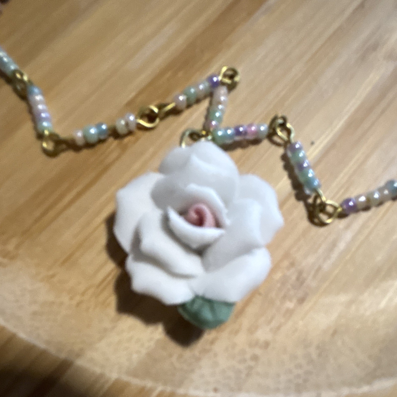 VTG Estate Gold Tone Beaded Chain Necklace Porcelain Rose Flower Charm Pendant