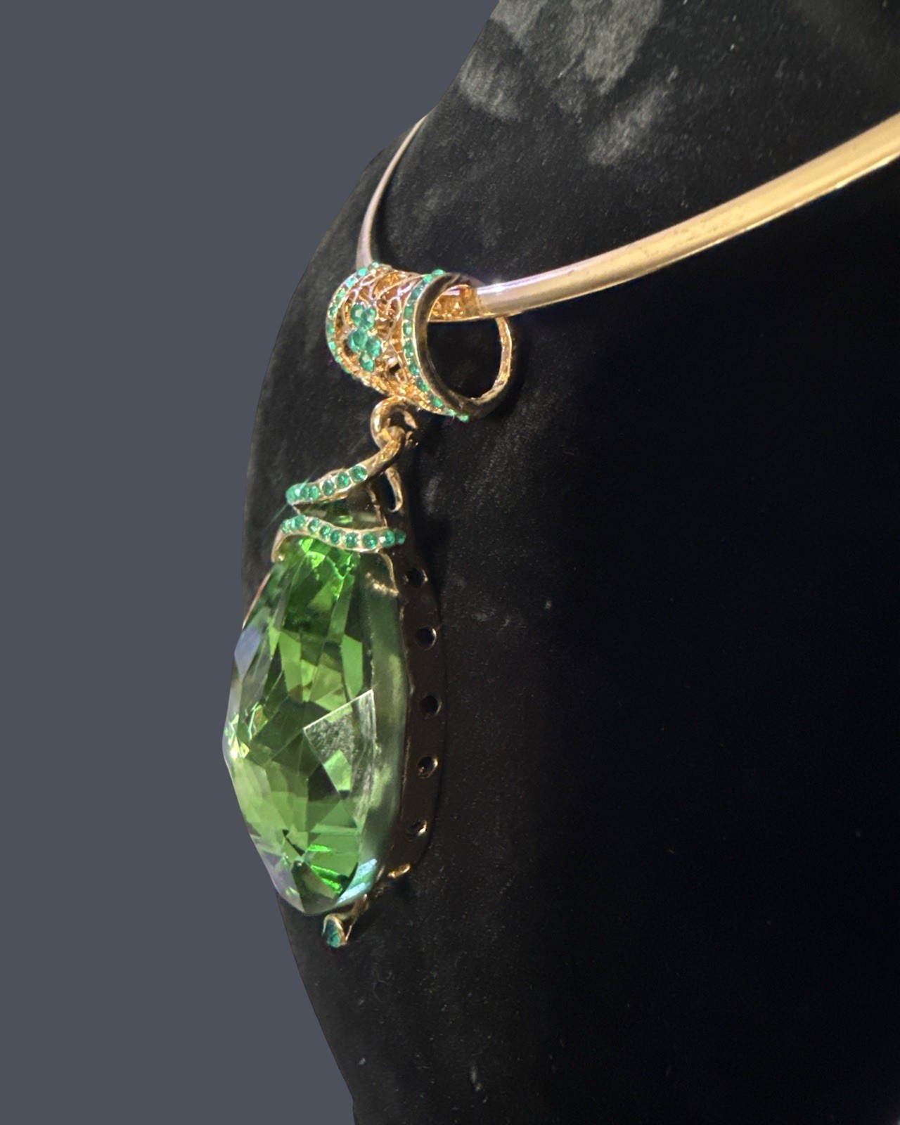 Womens Green Crystal Charmed Teardrop Pendant Chocker Necklace Lobster Clasp
