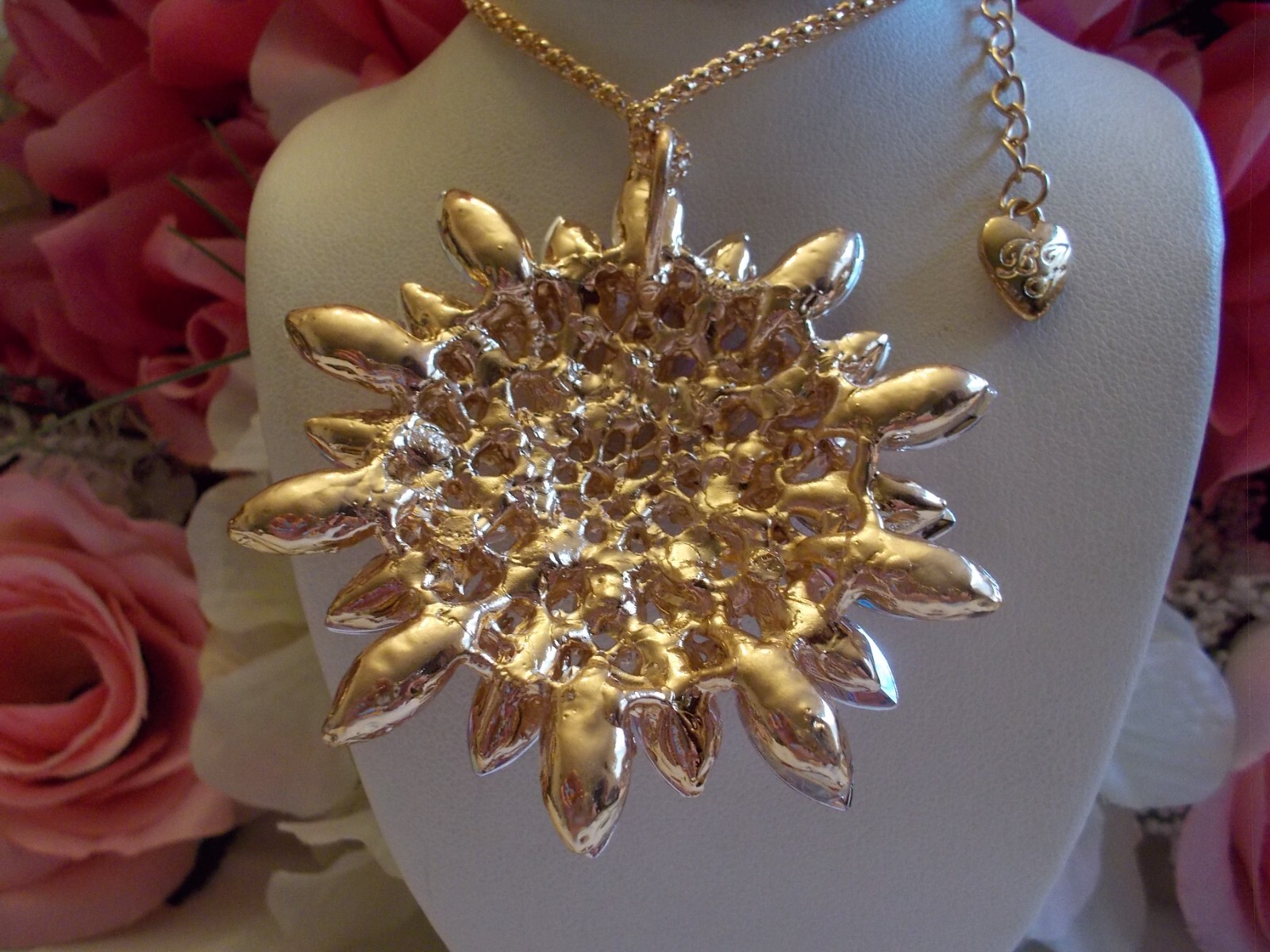 BETSEY JOHNSON BEAUTIFUL LARGE PINK CRYSTAL SUNFLOWER PENDANT NECKLACE/BROOCH