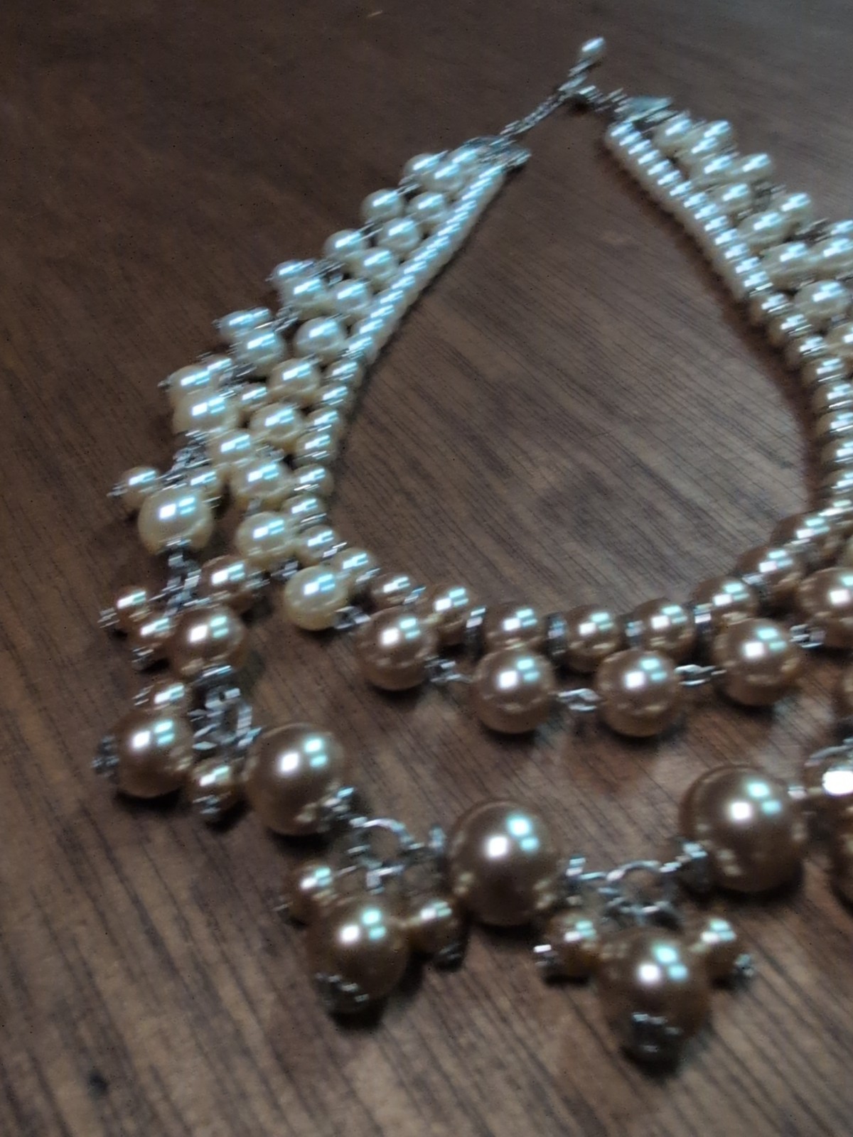 WhiteHouseBlackMarket Multistrand/Colored Pearl Necklace 16″-18″in(40-45cm)