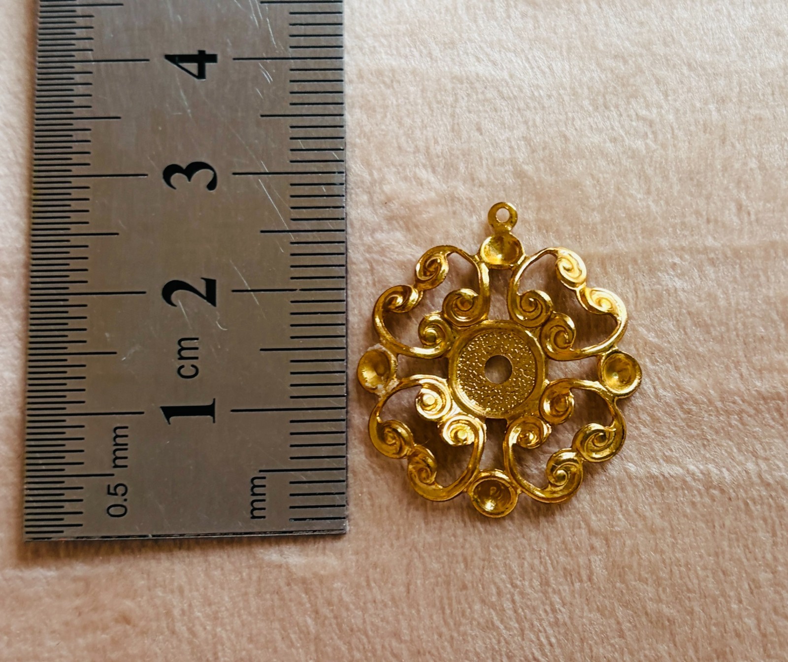 Gold Plated 23mm Pendant/Charm with mountings / sold in counts of 4