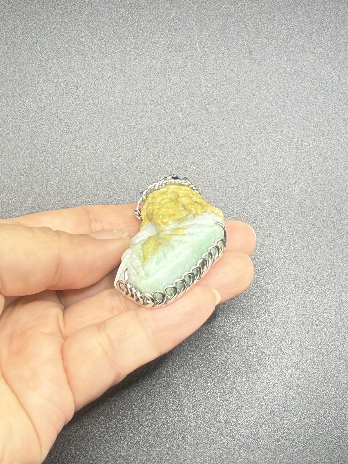 100% Natural Jade Jesus Pendant . 100% Natural Color. Mặt Chúa