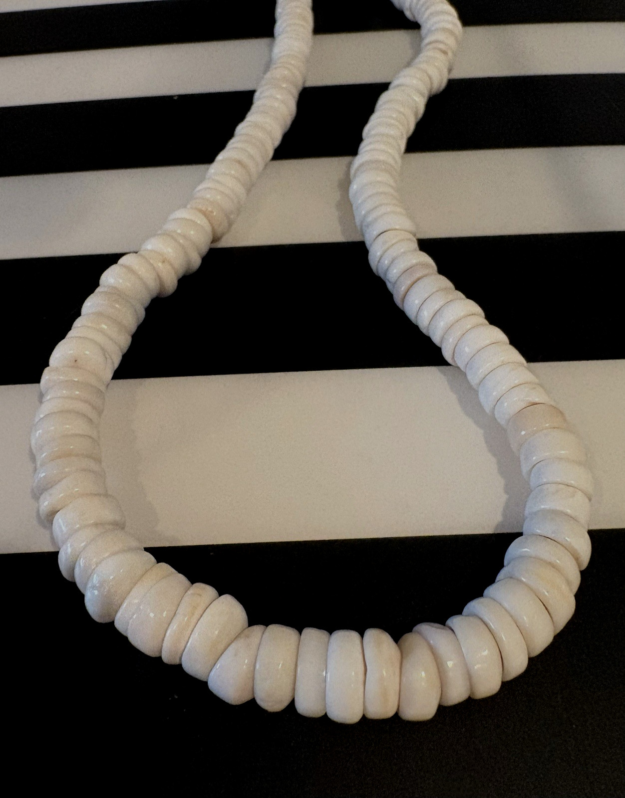 Vintage 19.25 Inch Hawaiian Puka Shell Necklace Large 20mm Shells 73.5 Gr