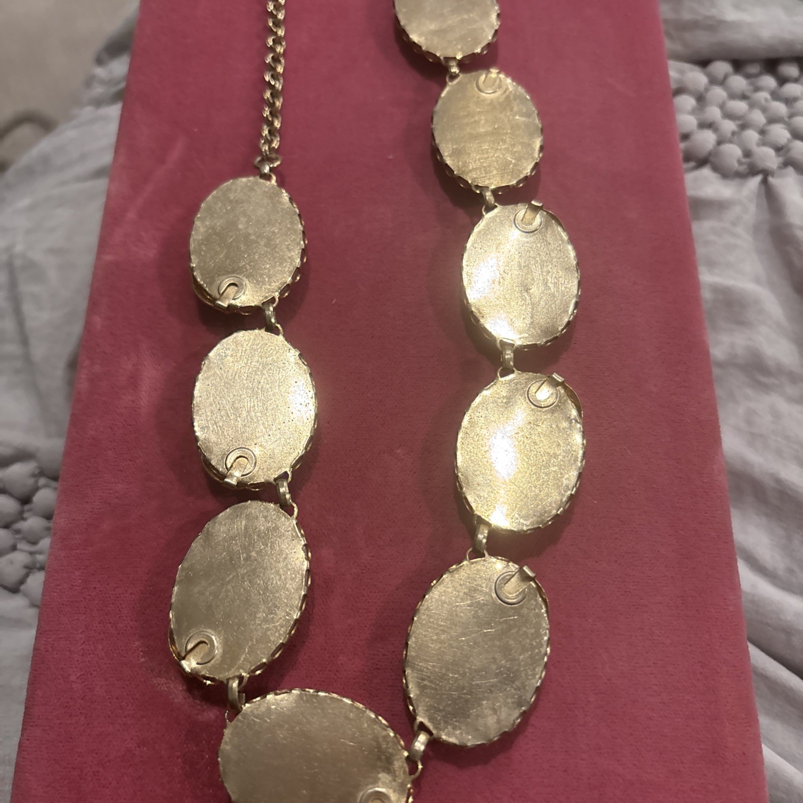 V Elegant Fashion Jewelry Necklace Light Pick 17 Inches Long