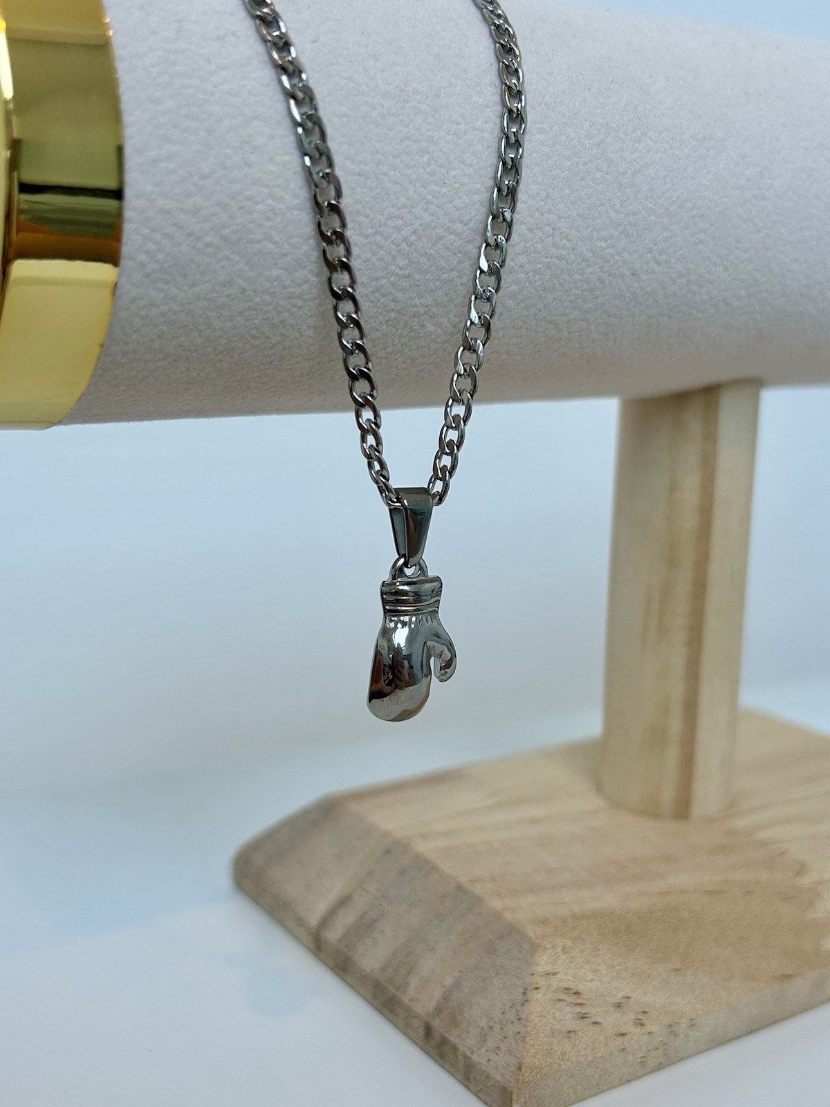 Silver Boxing Glove Pendant Necklace – 60cm Curb Link Chain – Anti Tarnish Steel