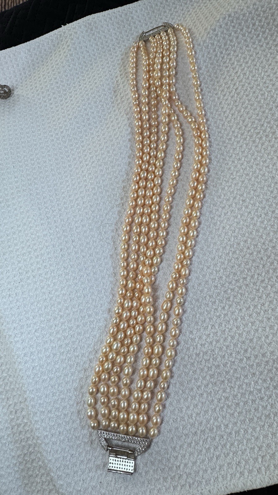 High-quality multi-strand freshwater pearls (6–7mm) with natural iridescent lust