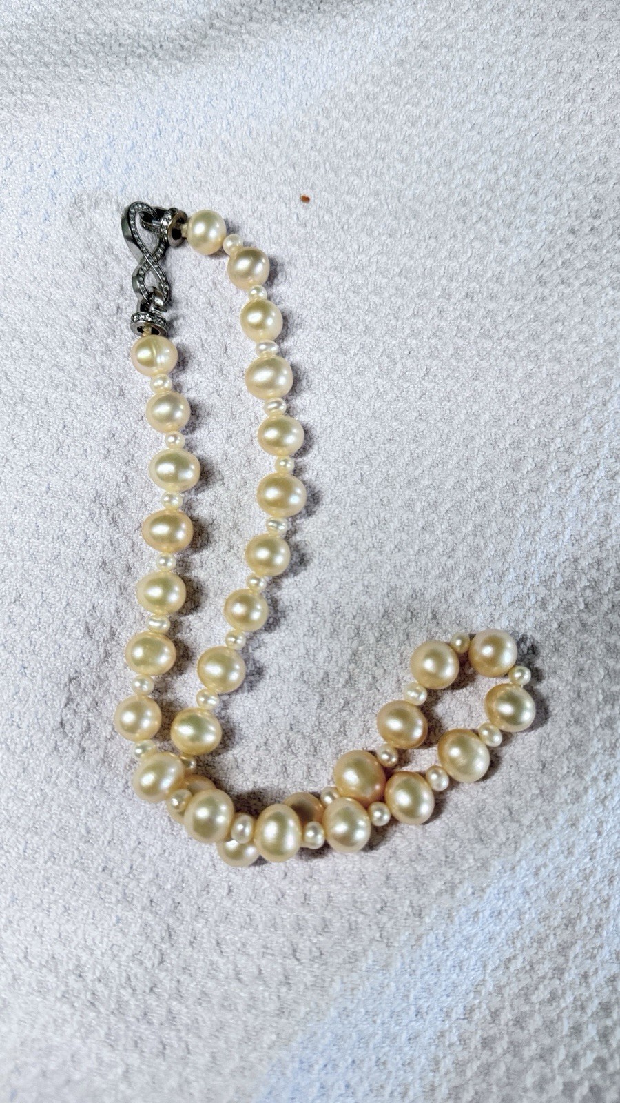 High-quality freshwater pearls with natural aurora luster. (11mm–12mm)