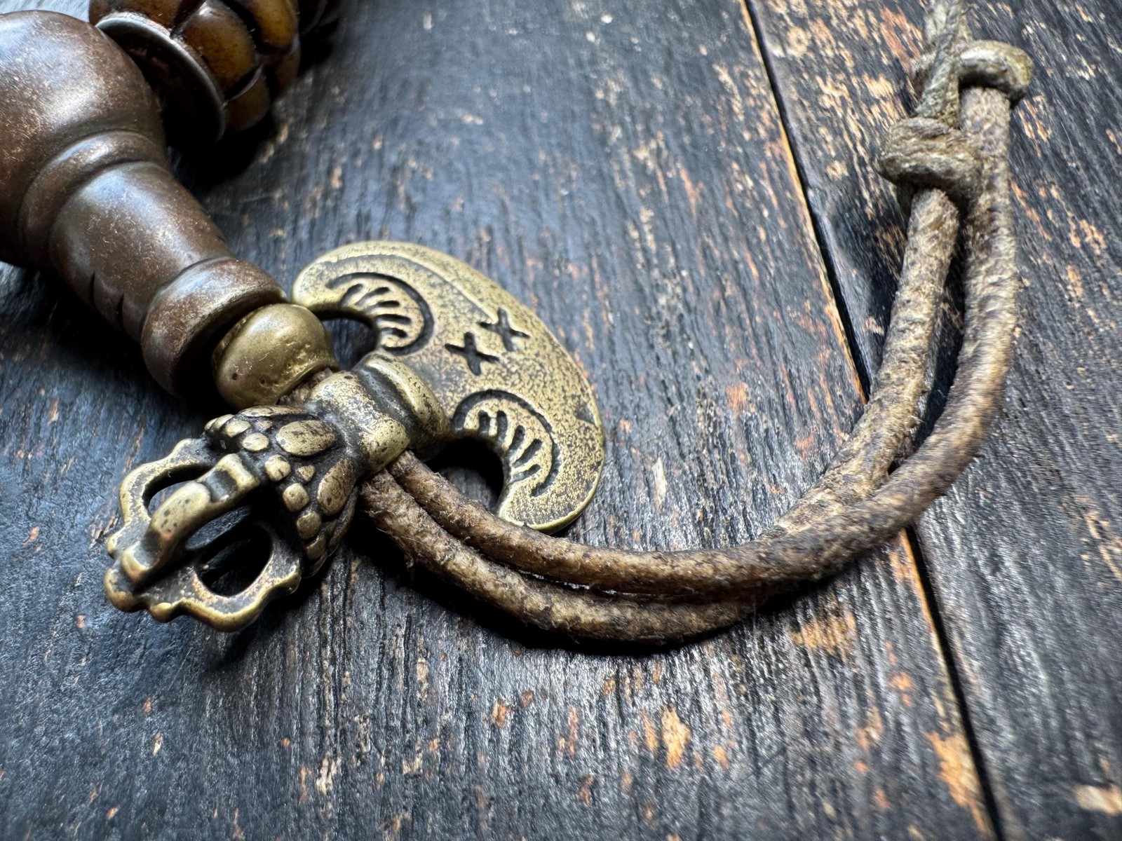 Tibetan Lotus Carved Yak Bone Adjustable Mala Bracelet | Handcrafted Buddhist J