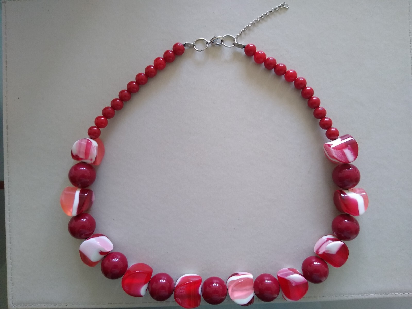 Necklace red, pink & white beaded. Retro Style.60 cm long with 5 cm adjustment.