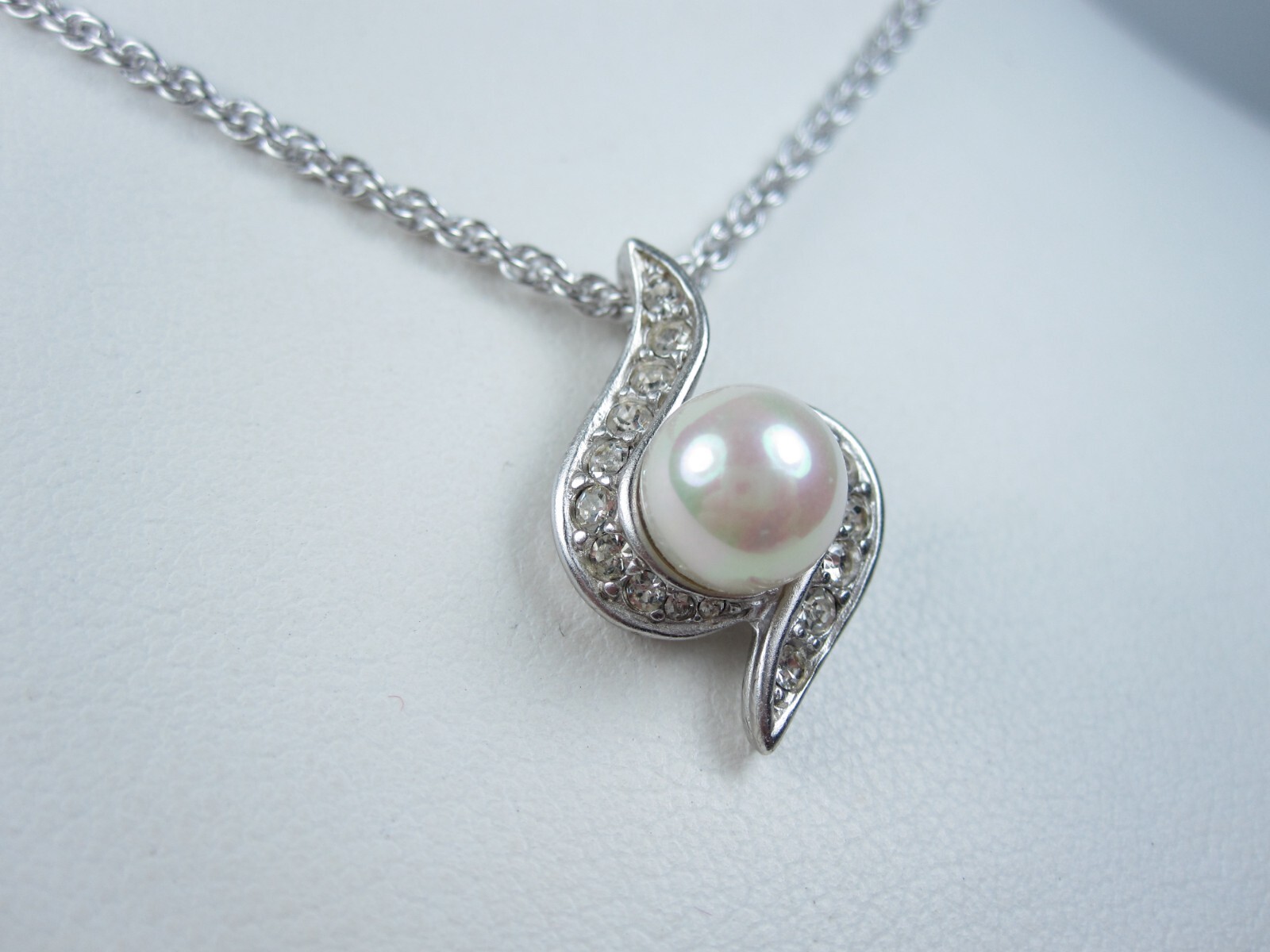 Nina Ricci Rhodium Plated Pendant with Swarovski Crystals & Pearls – 16-18″ 4075