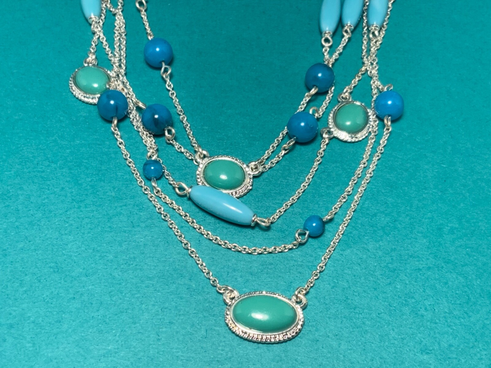 🌸 Ladies Silver 5 Strand Blue/ Blue Green Bead Necklace (N3) NWOT 🌸
