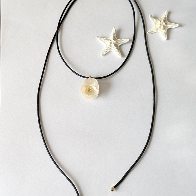 Handmade Japanese Shell Flower Pendant Necklace, Adjustable Boho Coastal Choker