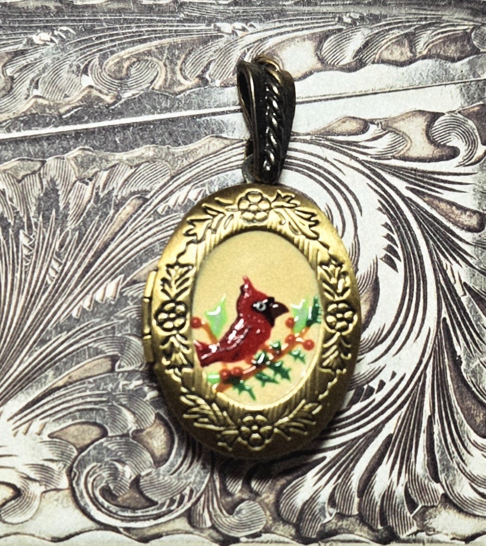 Red Cardinal Bird Oval Locket Pendant Necklace Vintage Brass Photo Keepsake Gift