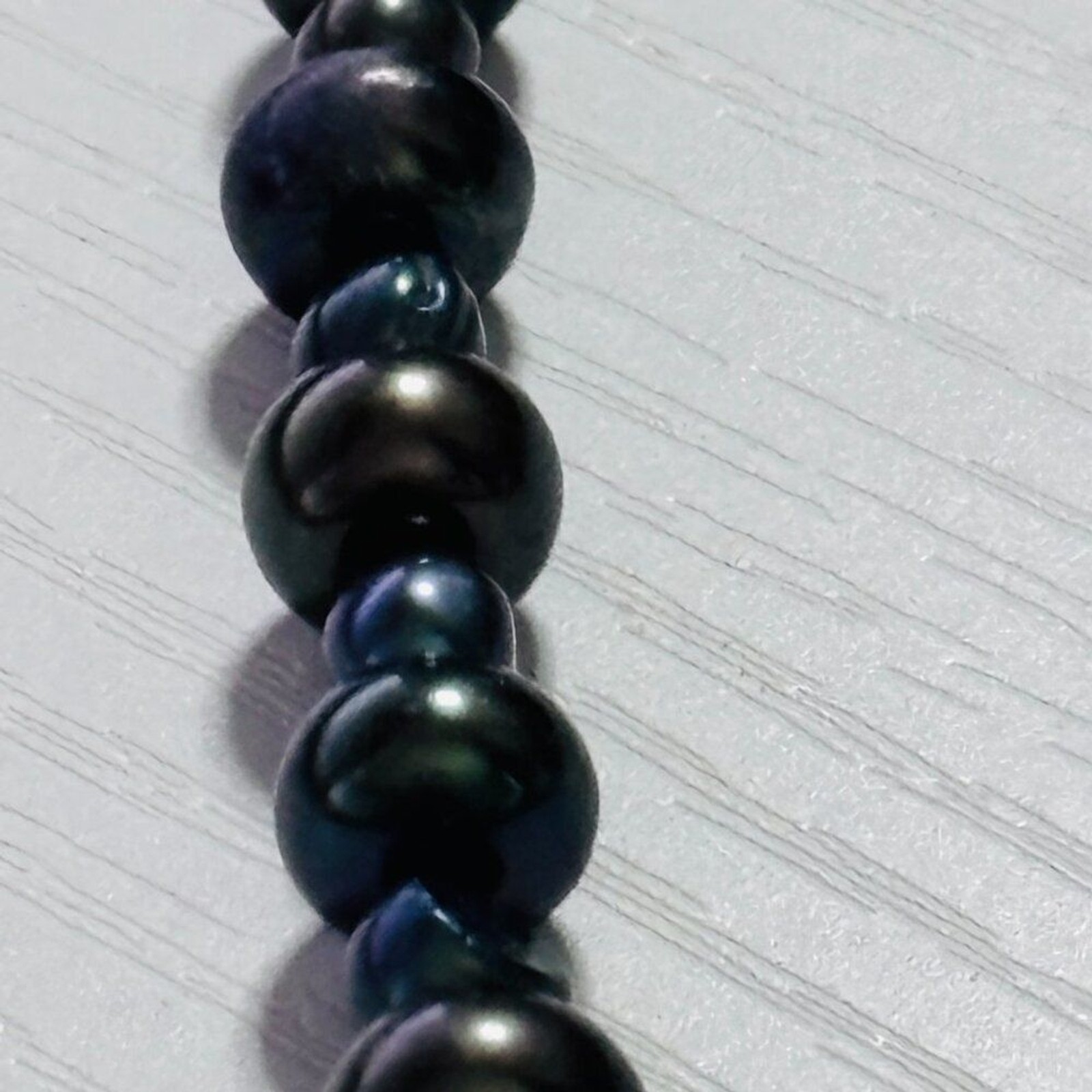 Black Peacock Pearl Beaded Necklace 18” Iridescent Classic