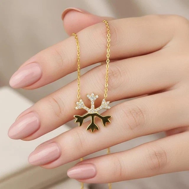 2Ct Round Cut Simulated Diamond Women’s Flower Pendant In 14K Yellow Gold Plated