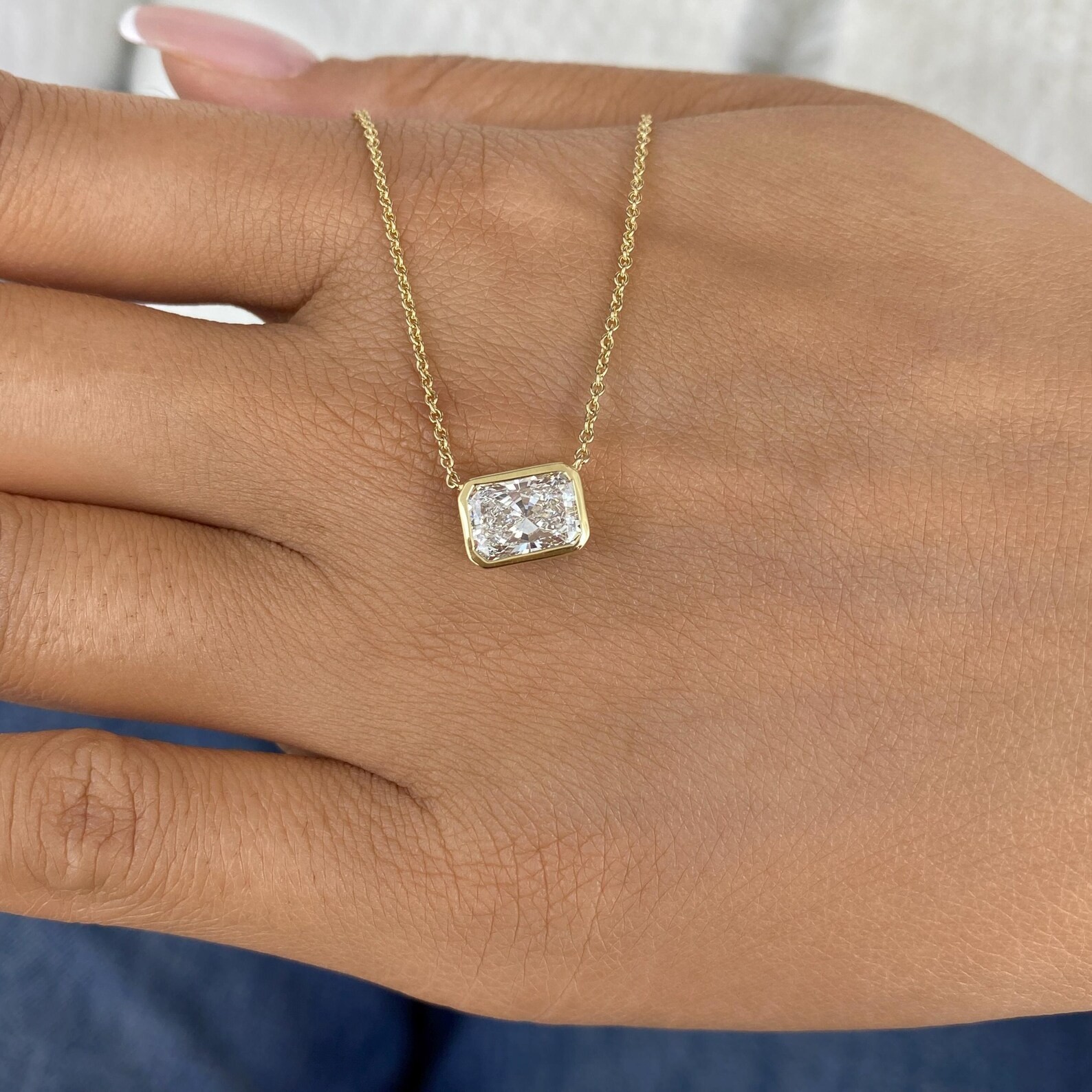 Lab Grown 1.50 Ct Radiant EF VS Diamond Bezel Solitaire Necklace 14K Yellow Gold