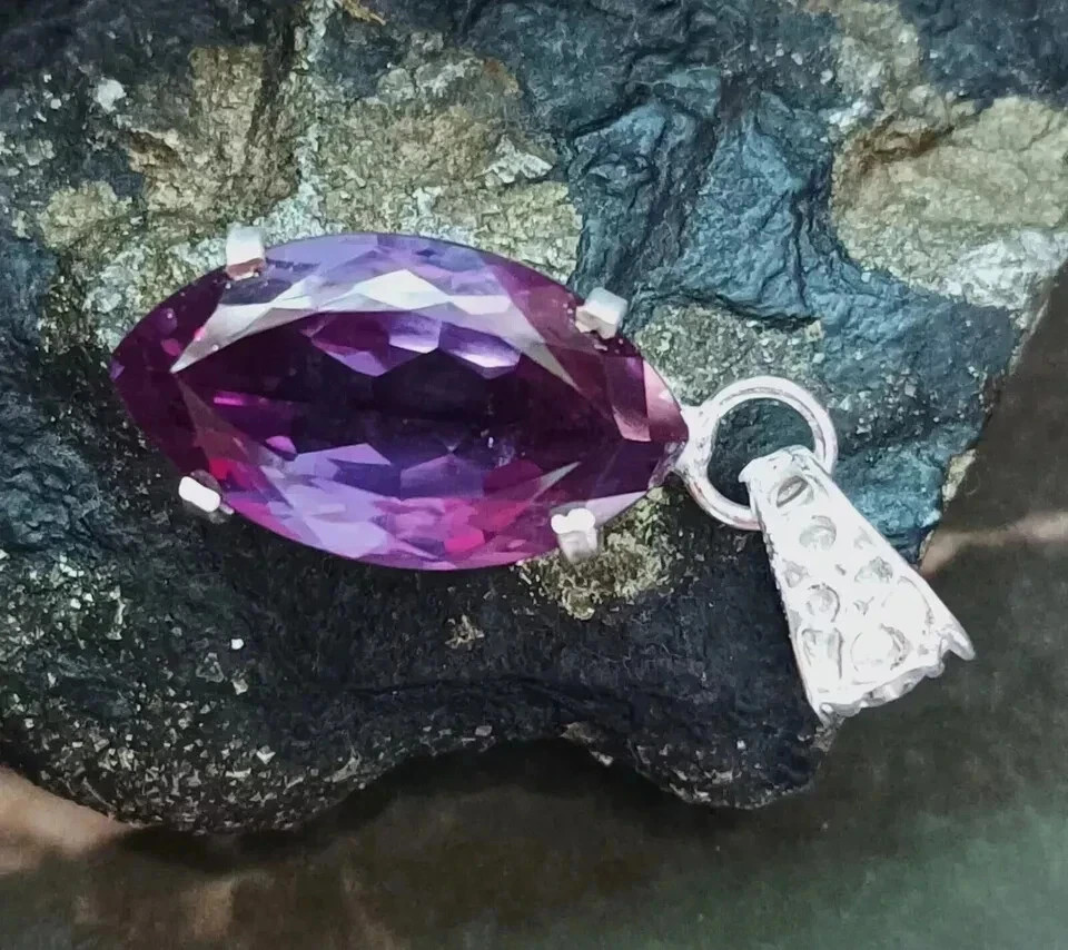 26 CT+ Natural Color Change Marquise Alexandrite 925 Silver Gemstone Pendant