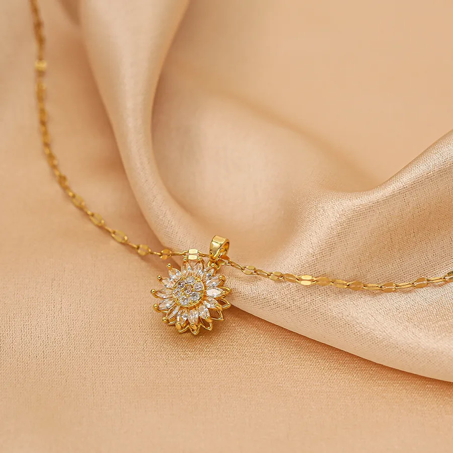 Elegant Shell Elk Necklace 18K Gold Plated Stainless Steel