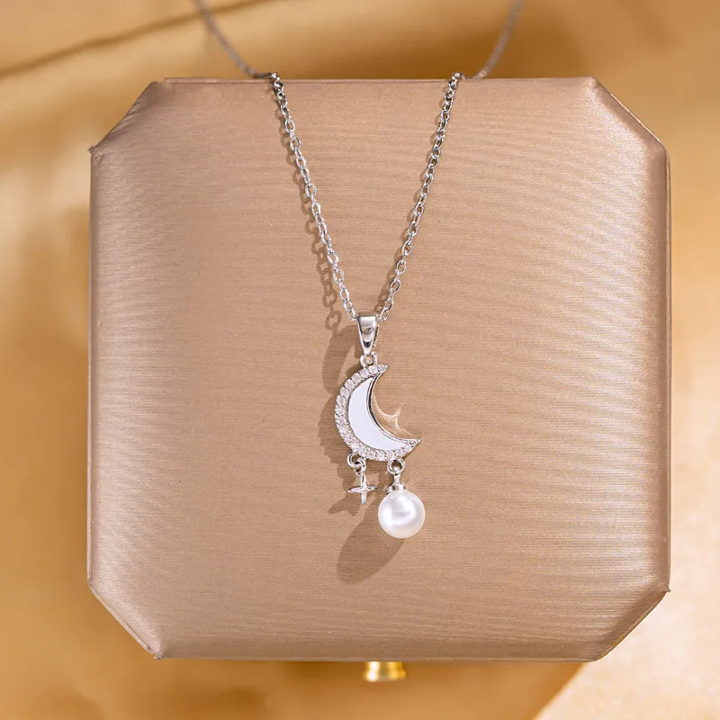 Elegant Shell Elk Necklace 18K Gold Plated Stainless Steel