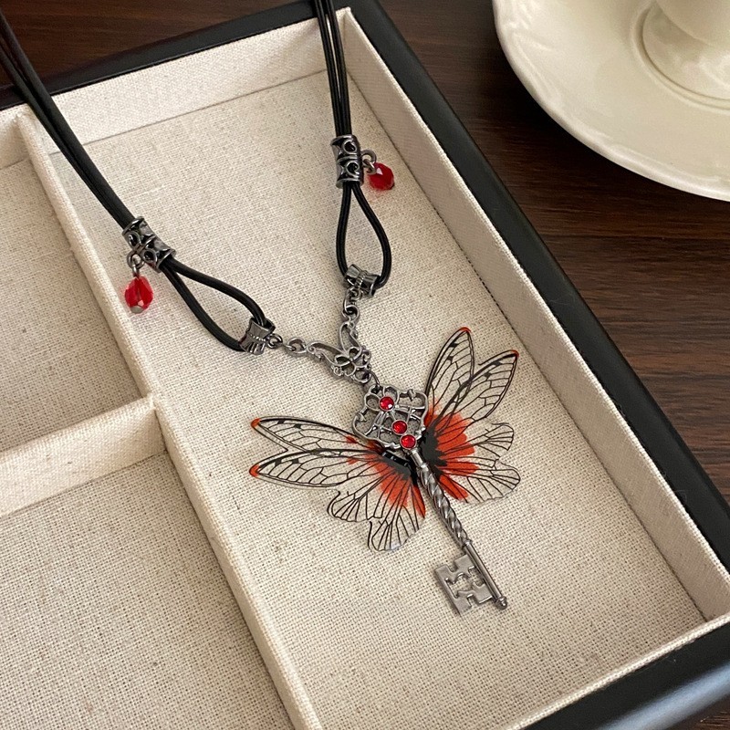 Women’s Butterfly Wings Key Pendant Necklace Vintage Fashion Y2K Alloy Necklace