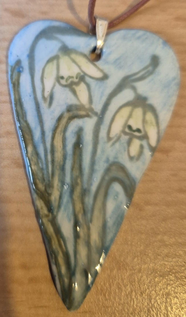 Snowdrop ceramic pendant – Hand Painted – height 6 cm – cord 46 cm