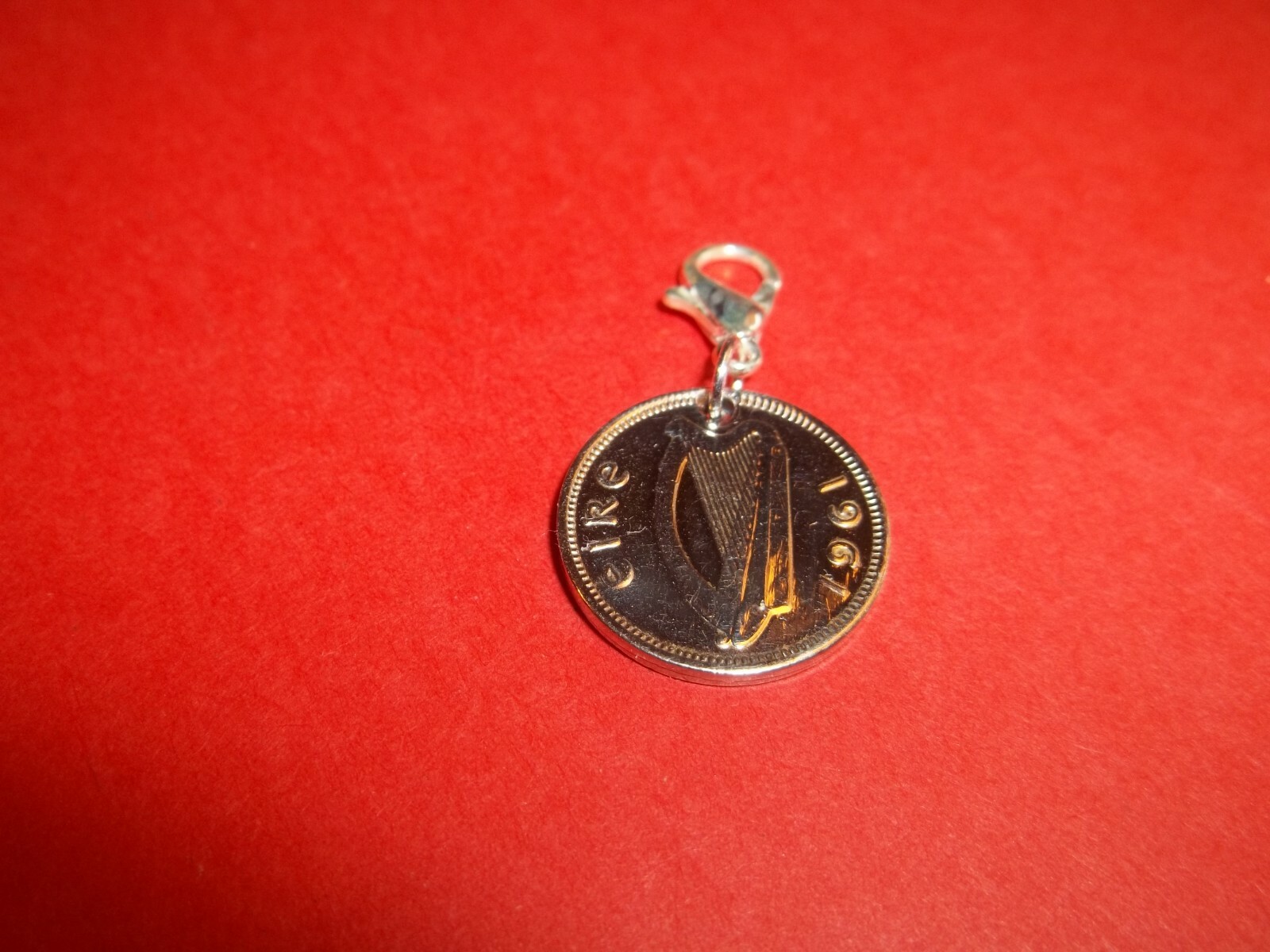THREE PENNY COIN – IRISH HARE – HIGHLY POLISHED PENDANT / CHARM – 1942 to 1968