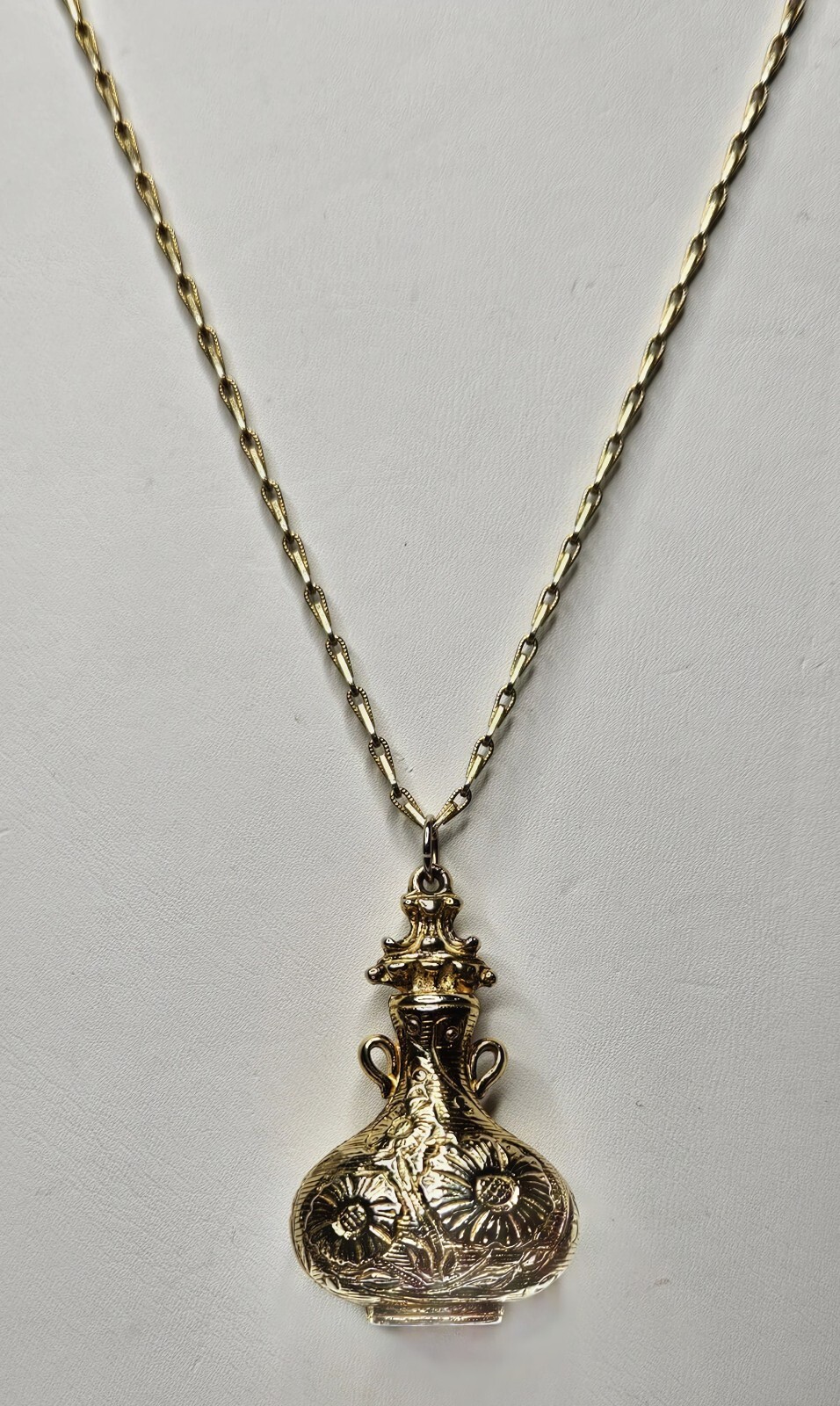 Vintage Brass Goldtone Ornate Flowers Vase Pendant Necklace with Chain 29″ GUC