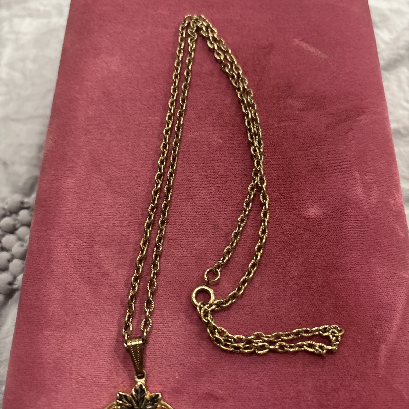 Purple Pendent With Chain V Elegant 24 Inches Long Fashion Jewelry
