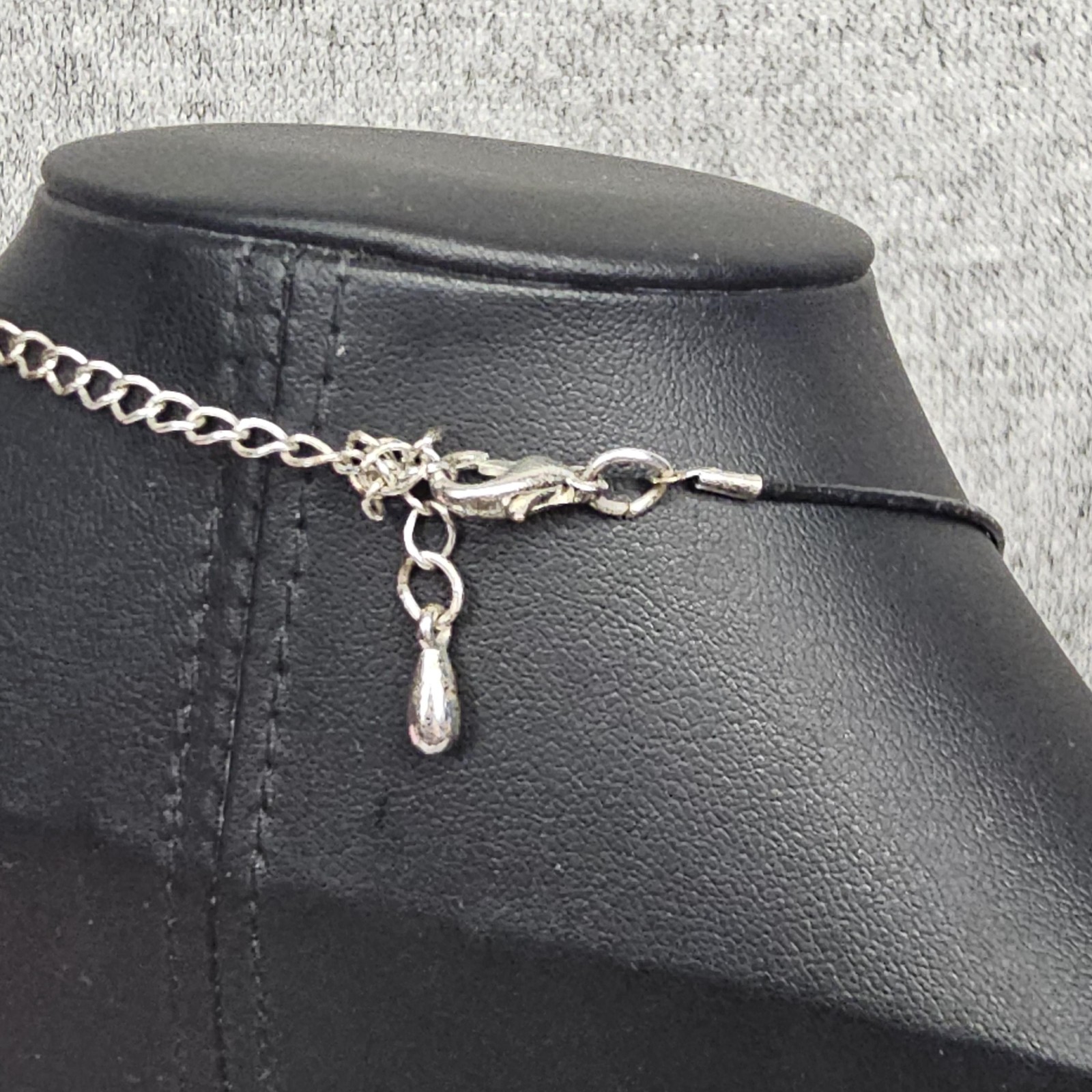 Black Stone Pendant Necklace Womens 16-20in Silver Tone Double Drop Adjustable