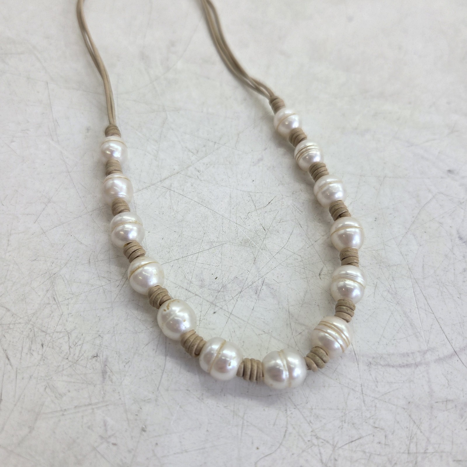 Silver Leather and Pearl Necklace 46 cm Length Adjustable Beige Leather GUC