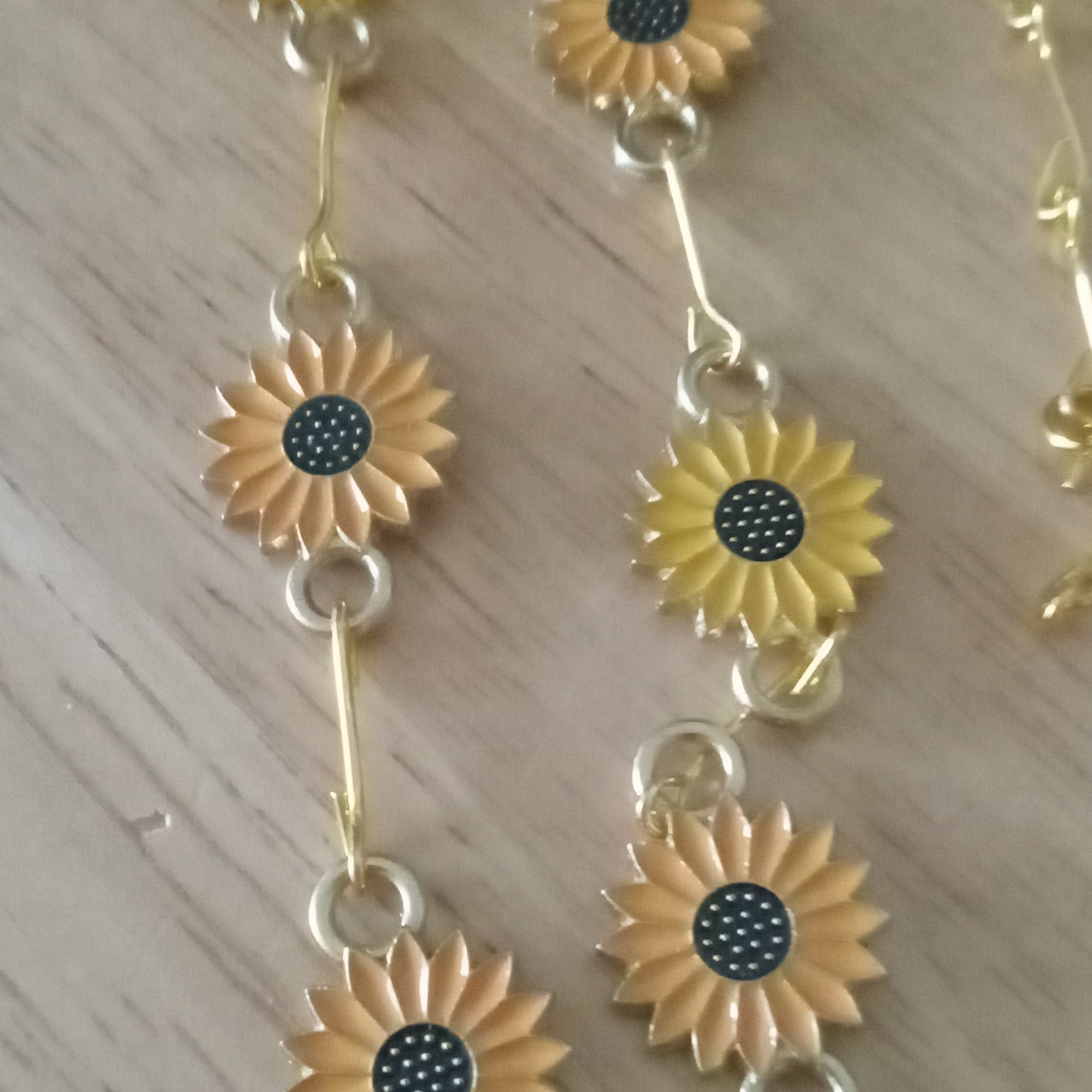 Gold Tone Metal Link Chain Station Necklace Flower Daisy Sunflower Theme