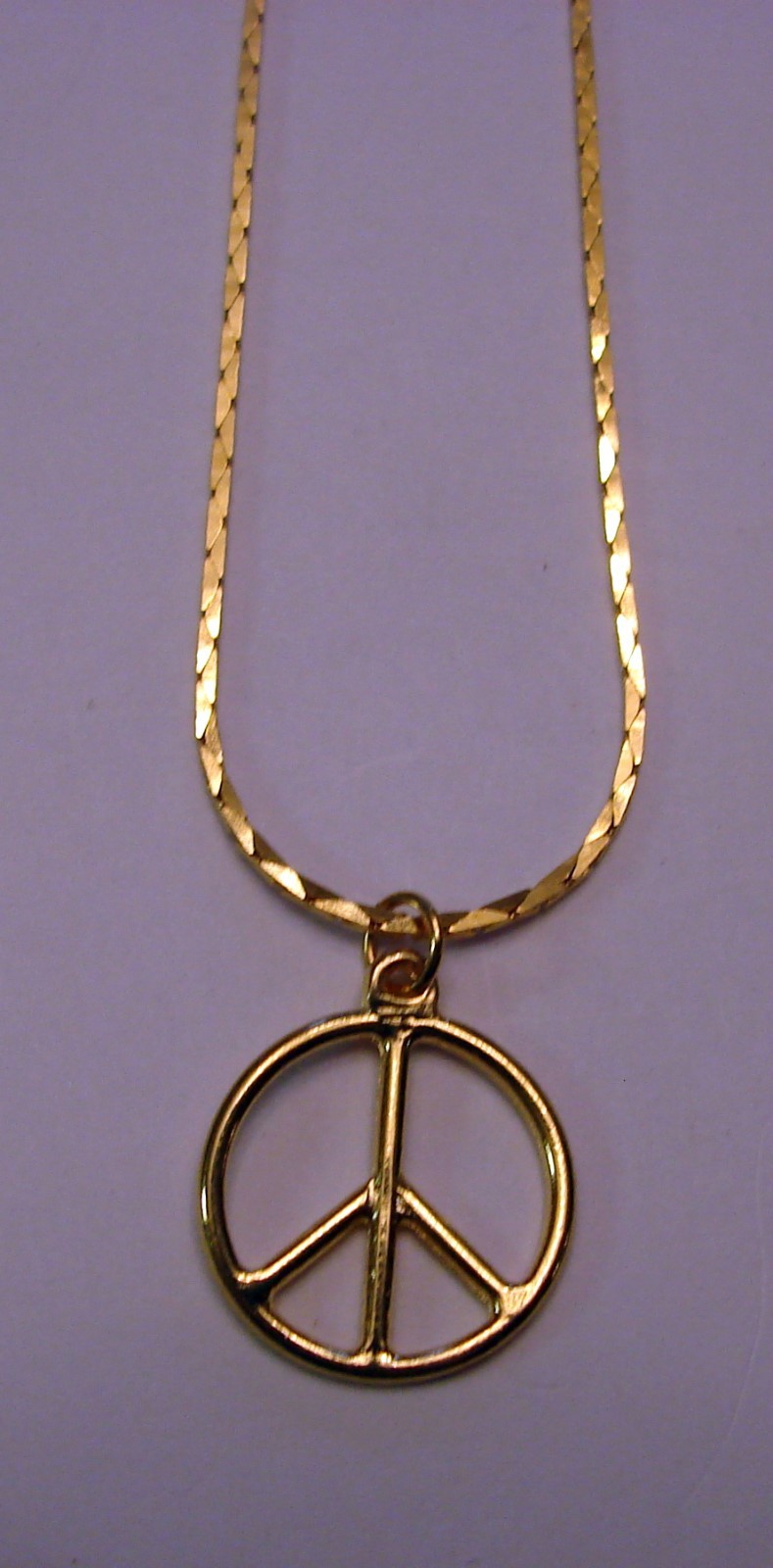 LOT OF 10 NEW GOLD PLATED PEACE SIGNS WITH 18″ chain GREAT FOR FLEA MARKETS