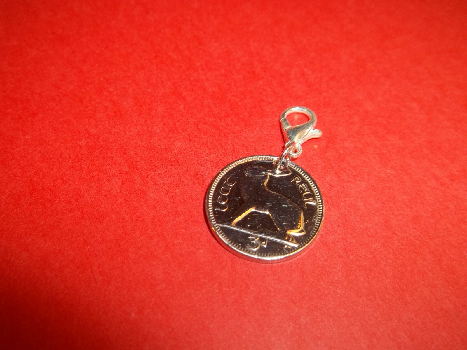 THREE PENNY COIN – IRISH HARE – HIGHLY POLISHED PENDANT / CHARM – 1942 to 1968
