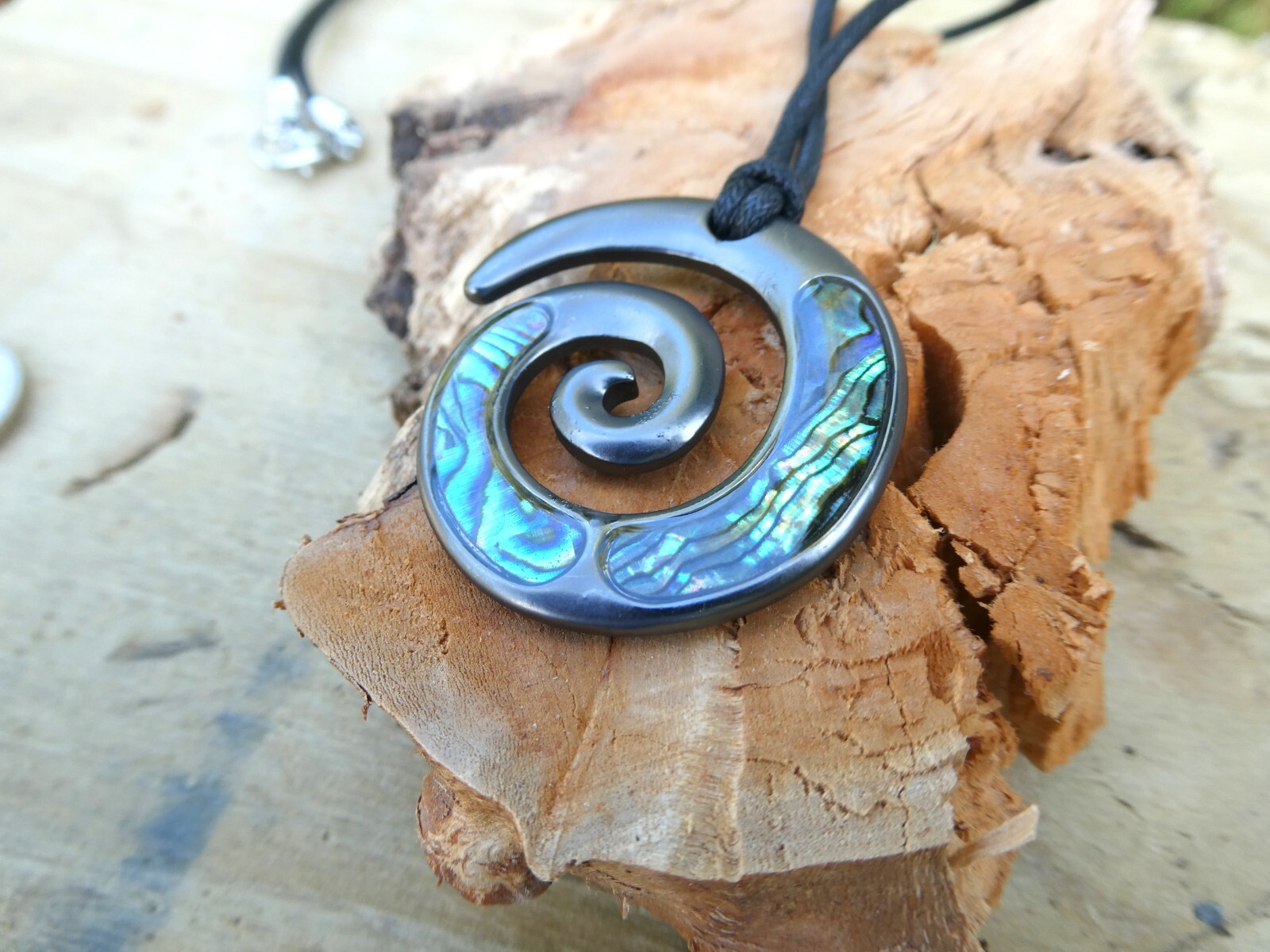 New Zealand Abalone Paua Maori Spiral Pendant On 18″/46cm Cord Necklace