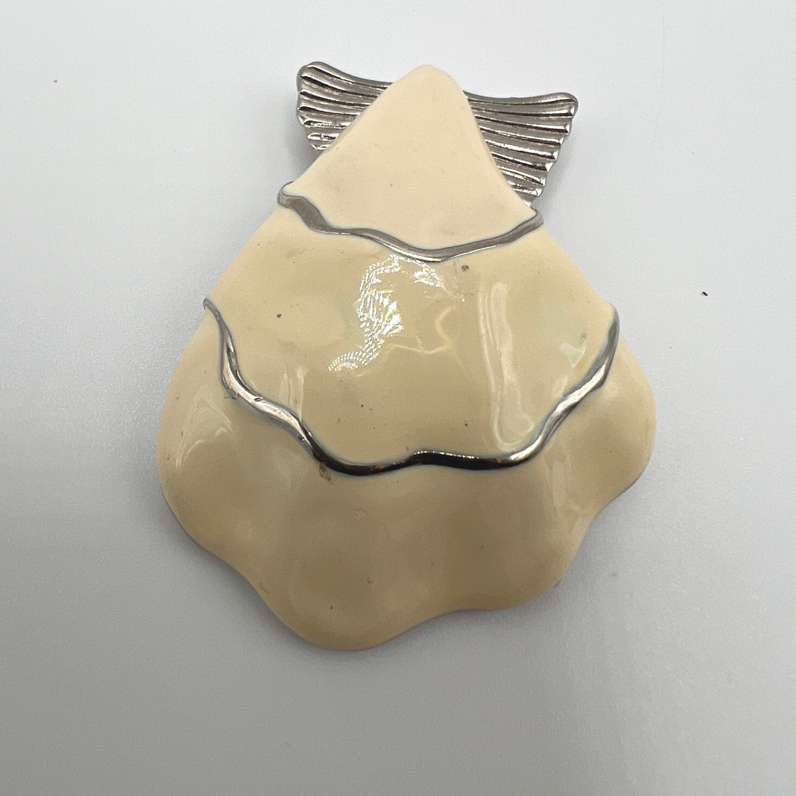 Seashell Pendant Coastal Nautical Charm Coastal Mermaidcore Cream Enamel